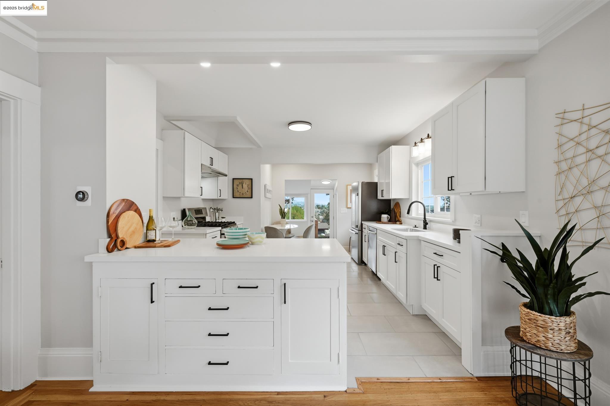 Detail Gallery Image 14 of 45 For 2918 Modesto Ave, Oakland,  CA 94619 - 2 Beds | 1 Baths