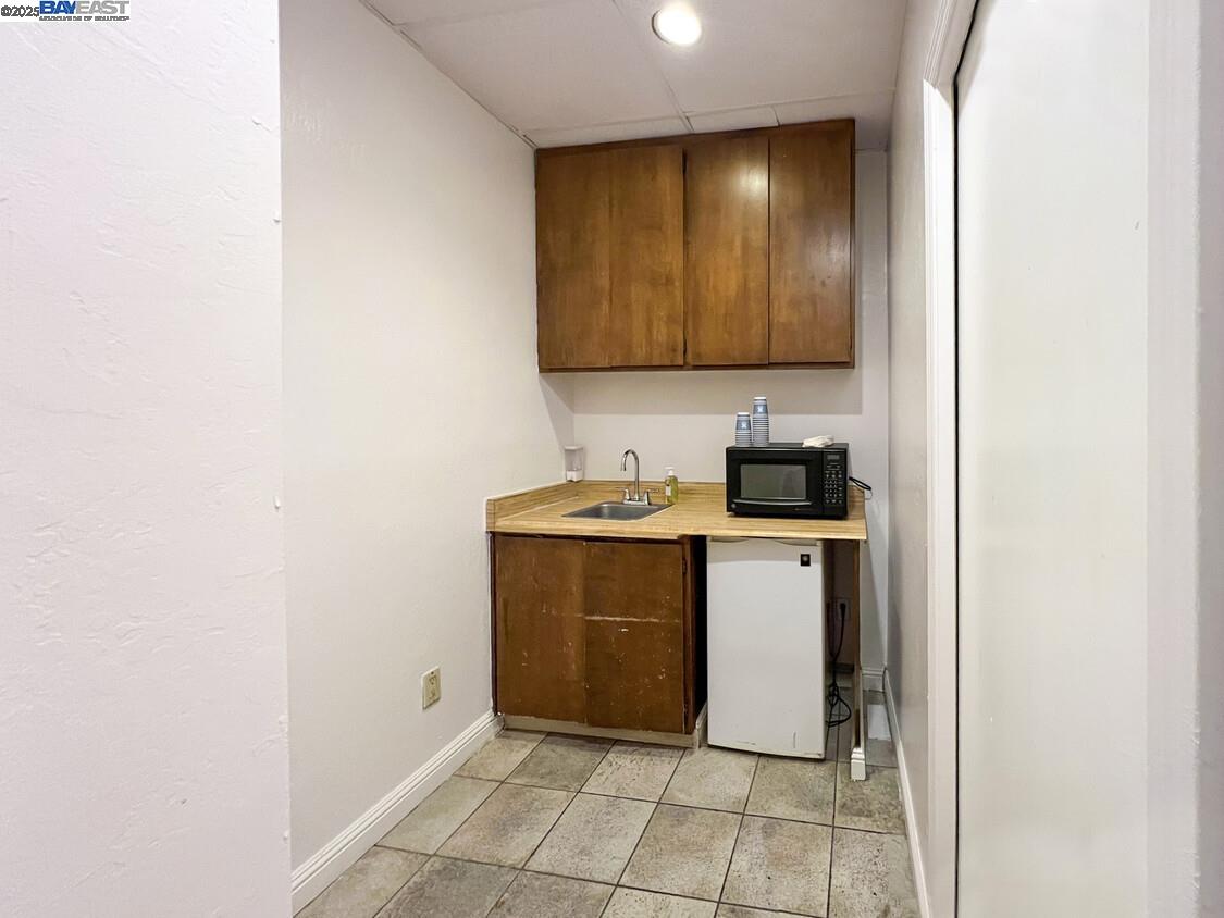 Detail Gallery Image 17 of 30 For 91 Gregory Ln #8, Pleasant Hill,  CA 94523 - – Beds | – Baths