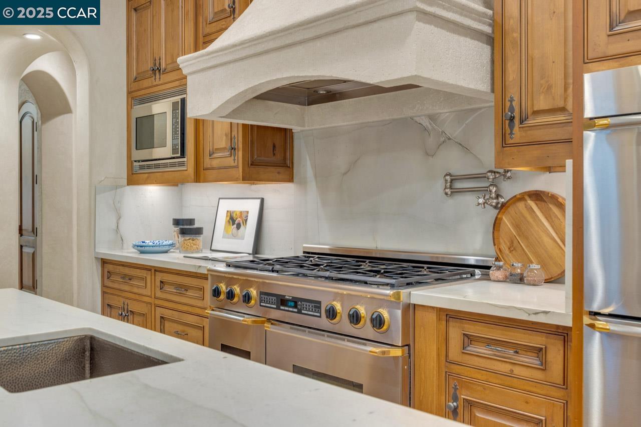 Detail Gallery Image 16 of 54 For 104 Muir Ln, Alamo,  CA 94507 - 5 Beds | 4/1 Baths