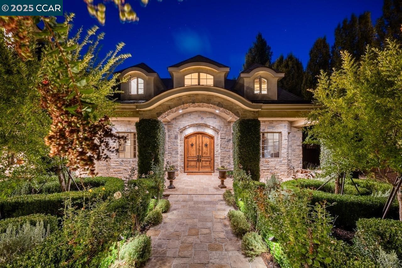 Detail Gallery Image 3 of 54 For 104 Muir Ln, Alamo,  CA 94507 - 5 Beds | 4/1 Baths