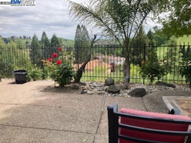 Detail Gallery Image 6 of 7 For 300 S Eagle Nest Ln, Danville,  CA 94506 - 3 Beds | 2/1 Baths