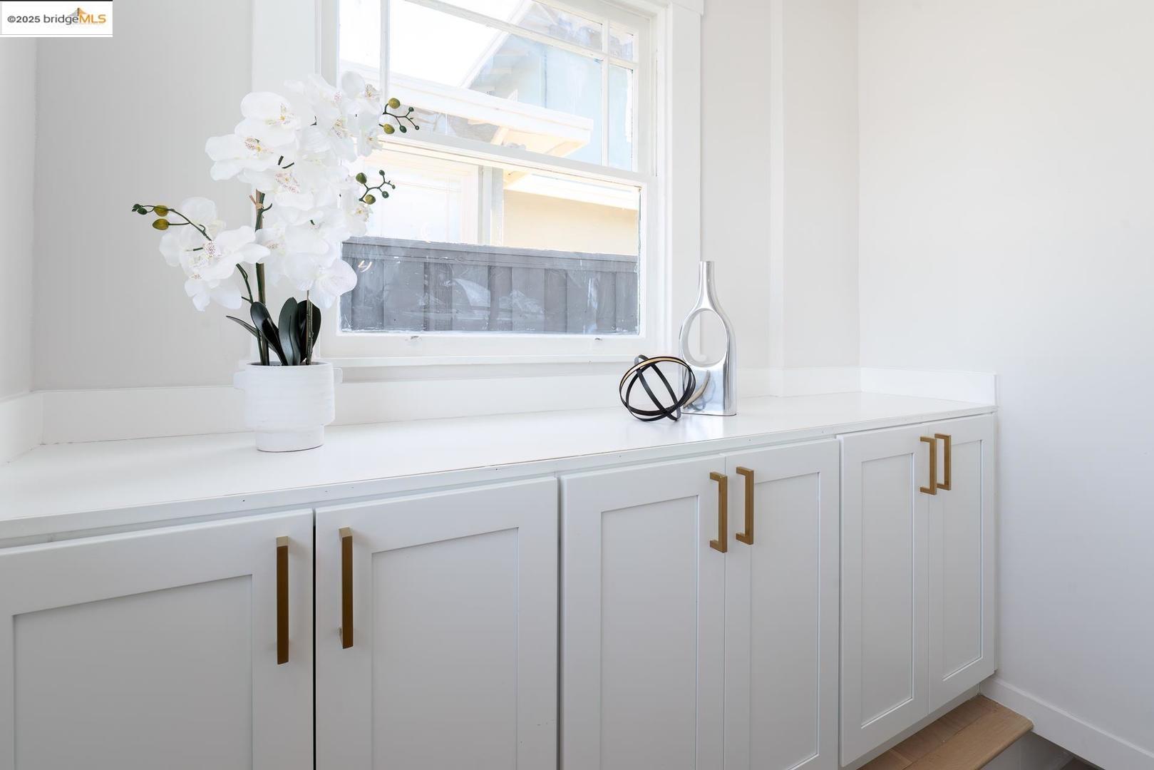 Detail Gallery Image 16 of 38 For 1515 Hampel St, Oakland,  CA 94602 - 2 Beds | 2 Baths