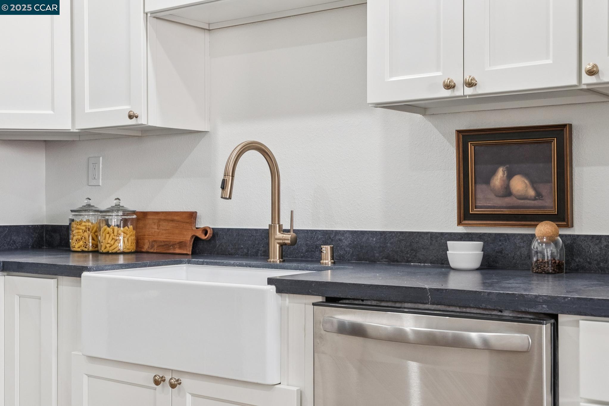 Front Image Thumbnail for CC41115828