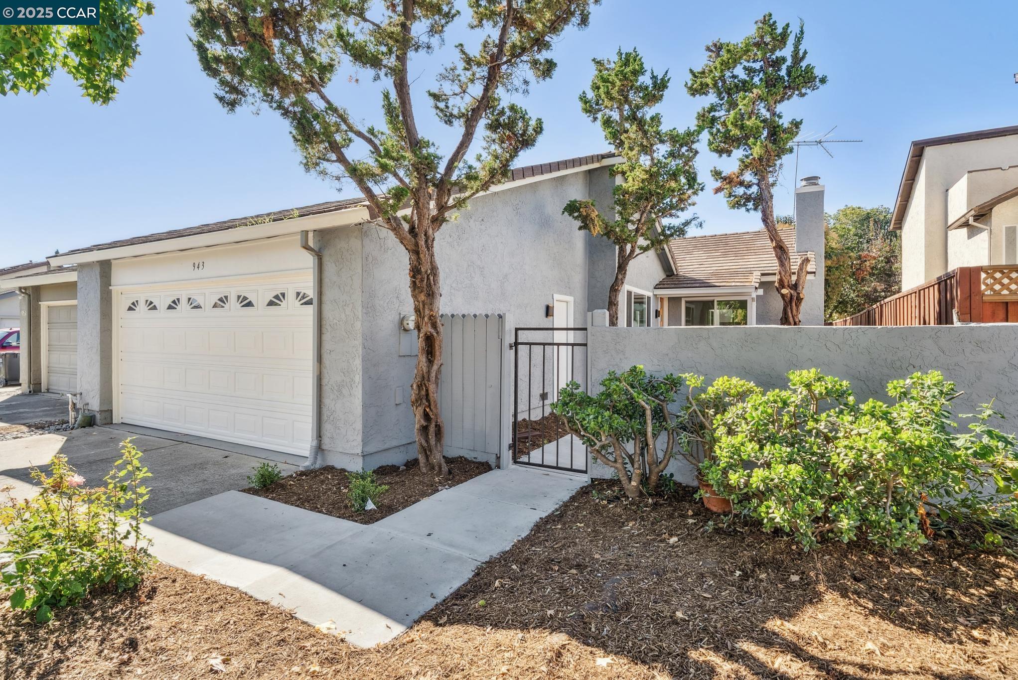 Detail Gallery Image 4 of 60 For 943 Matterhorn Court, Milpitas,  CA 95035-5456 - 2 Beds | 2 Baths