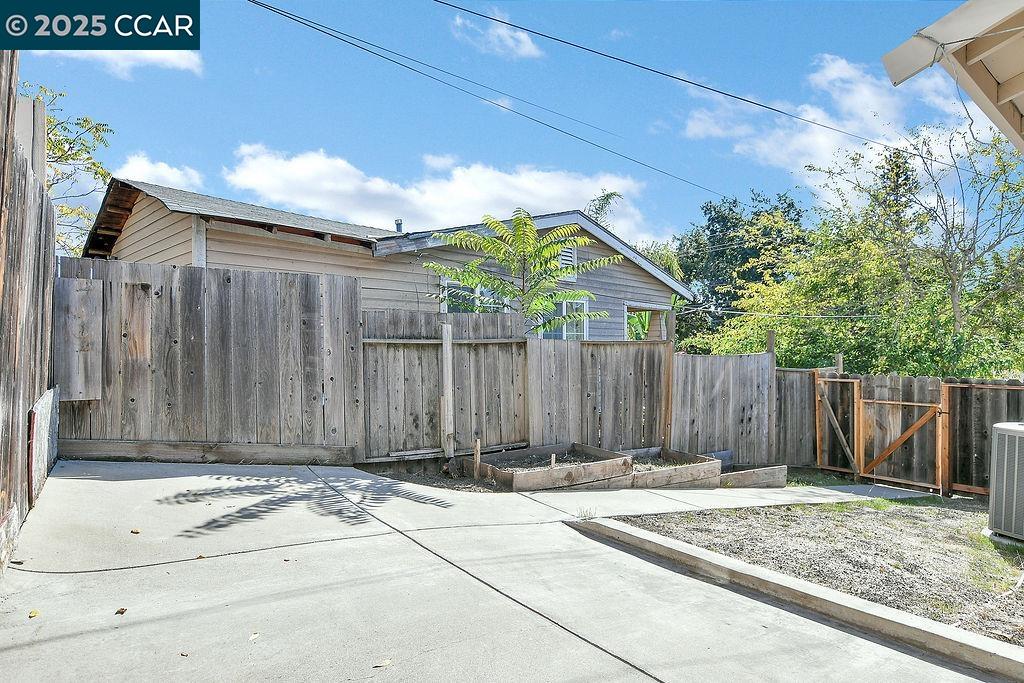 Detail Gallery Image 17 of 17 For 2381 Monterey Ave, Martinez,  CA 94553 - 1 Beds | 1 Baths