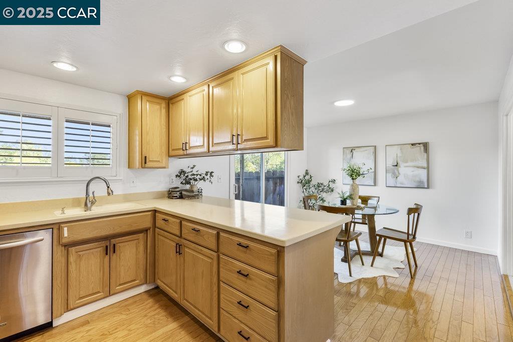 Detail Gallery Image 15 of 44 For 1008 Rachele Rd, Walnut Creek,  CA 94597 - 4 Beds | 2/1 Baths