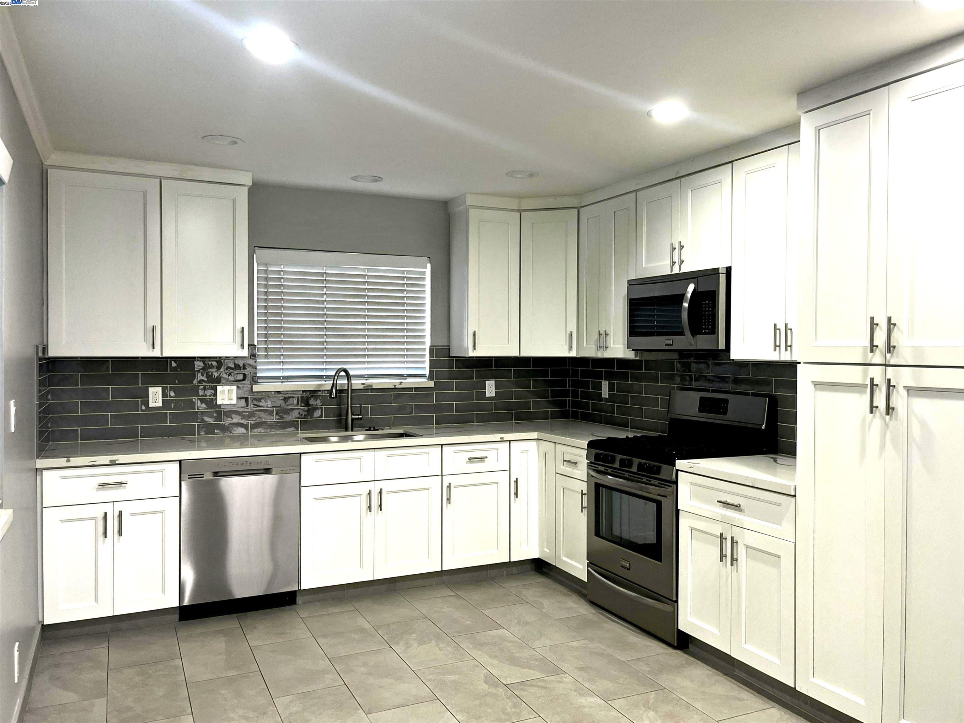 Detail Gallery Image 5 of 29 For 584 Harvard Ave, Santa Clara,  CA 95051 - 2 Beds | 2 Baths