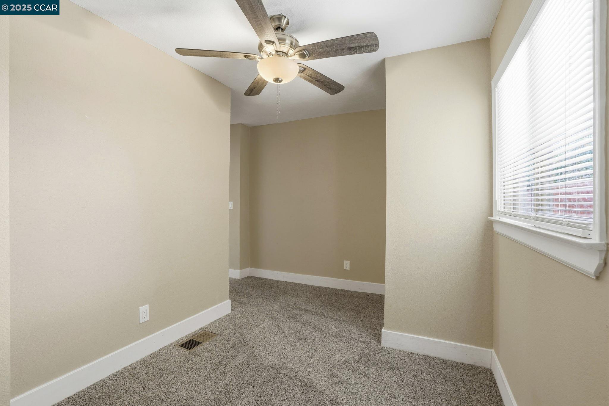 Detail Gallery Image 15 of 27 For 2555 Orange St, Martinez,  CA 94553 - 3 Beds | 2 Baths