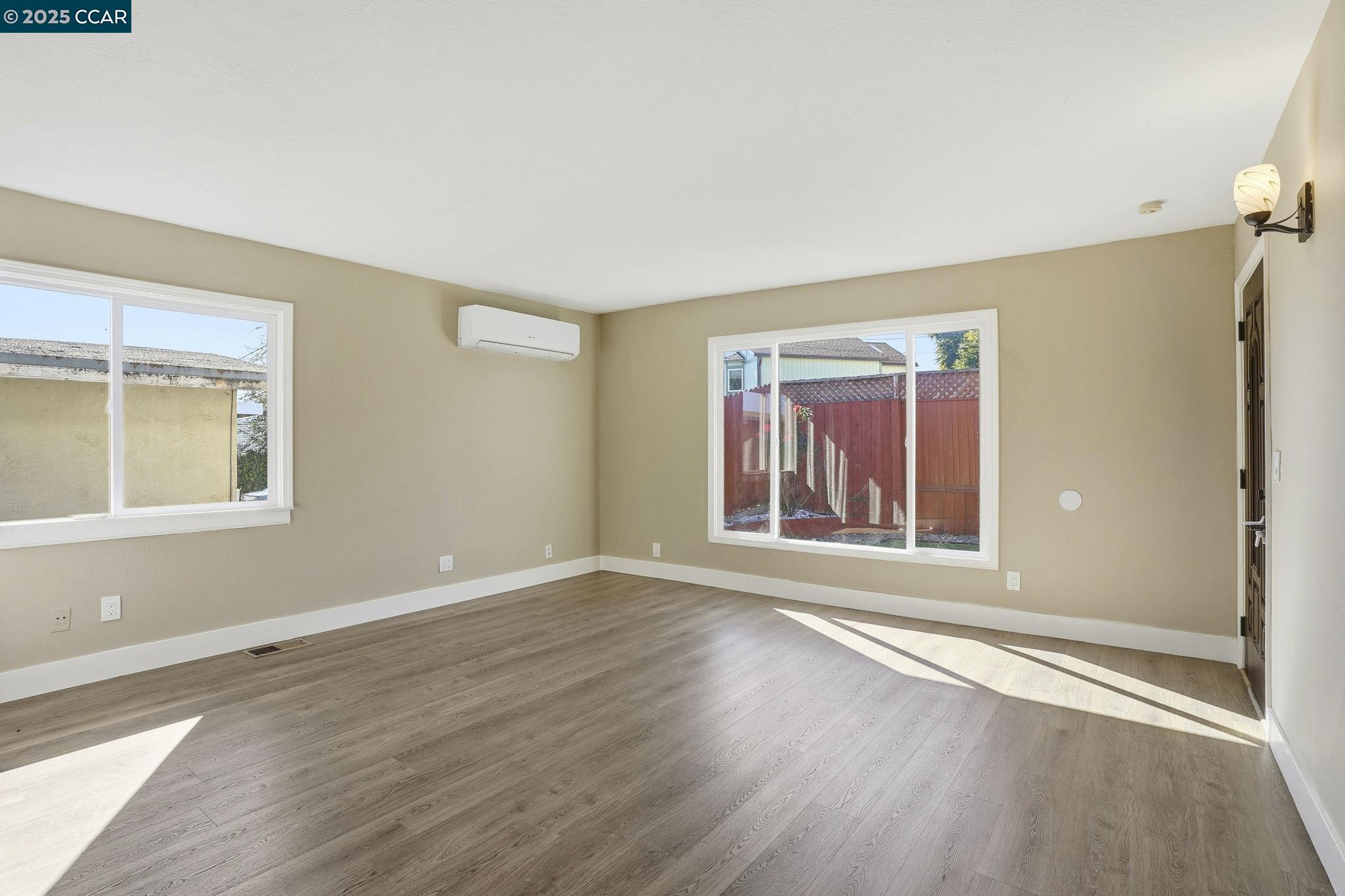 Detail Gallery Image 10 of 27 For 2555 Orange St, Martinez,  CA 94553 - 3 Beds | 2 Baths