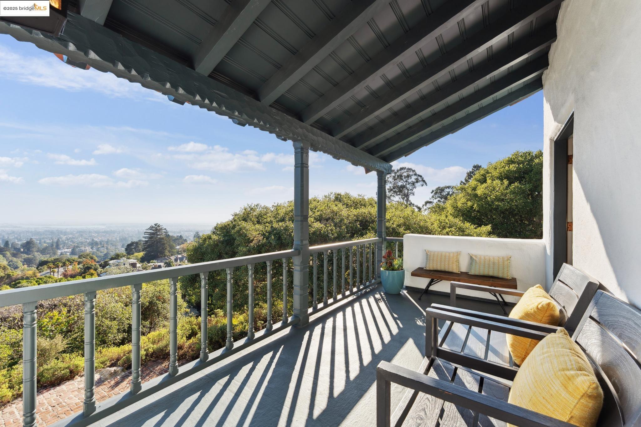 Detail Gallery Image 39 of 60 For 6801 Estates Drive, Oakland,  CA 94611 - 5 Beds | 4/1 Baths