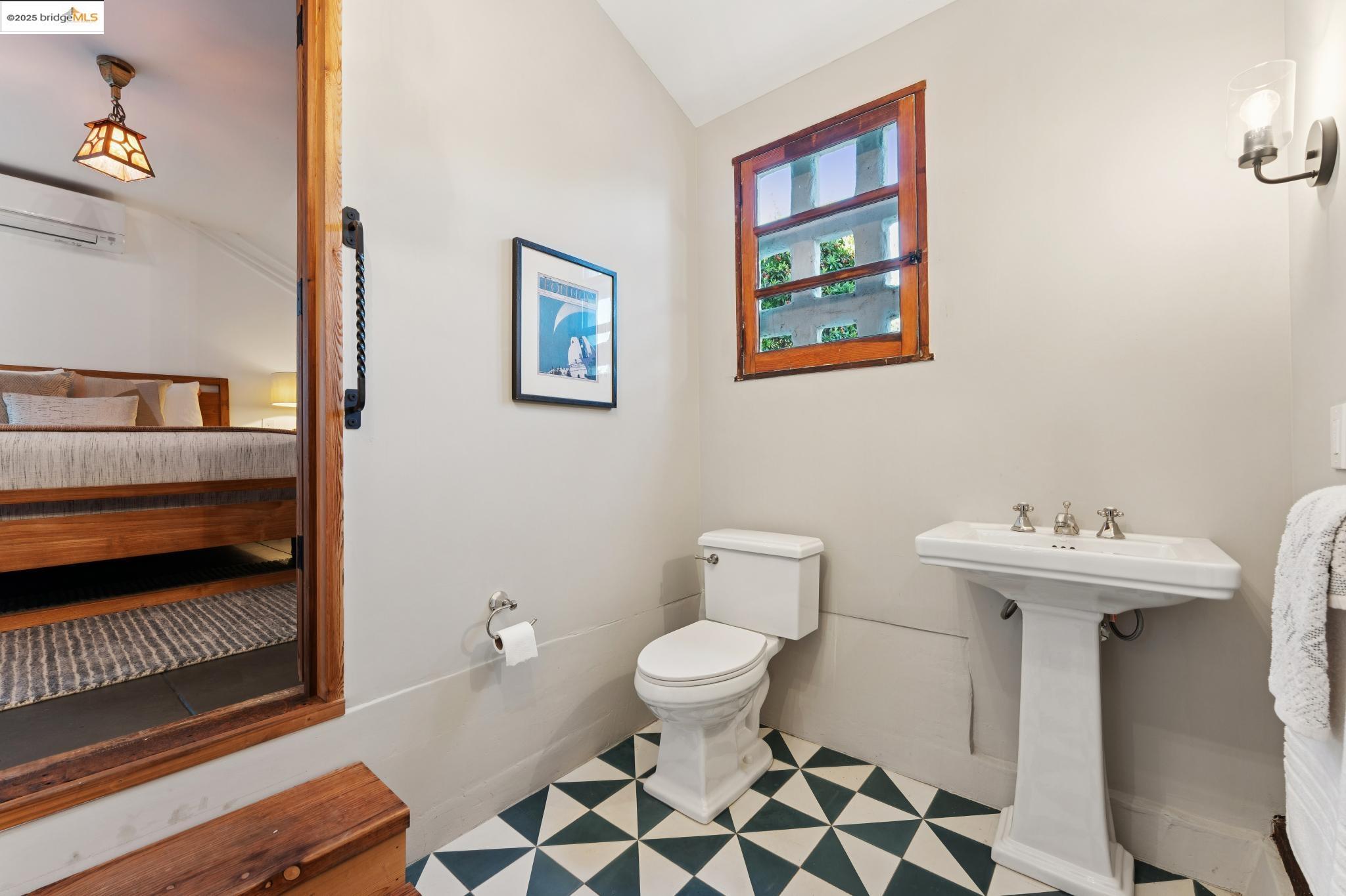 Detail Gallery Image 46 of 60 For 6801 Estates Drive, Oakland,  CA 94611 - 5 Beds | 4/1 Baths