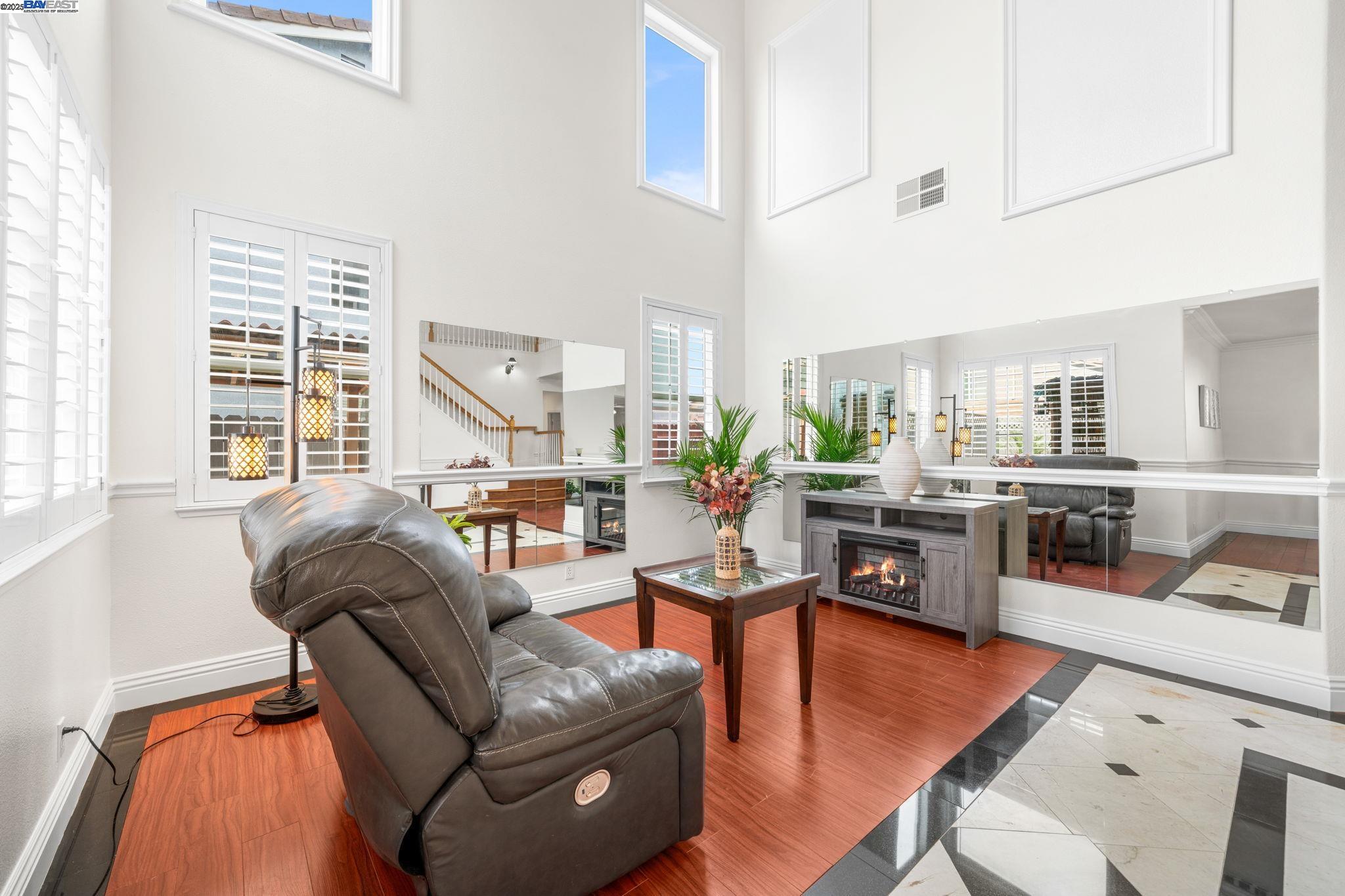 Detail Gallery Image 7 of 60 For 1531 Riverview Ave, Tracy,  CA 95377 - 5 Beds | 4 Baths