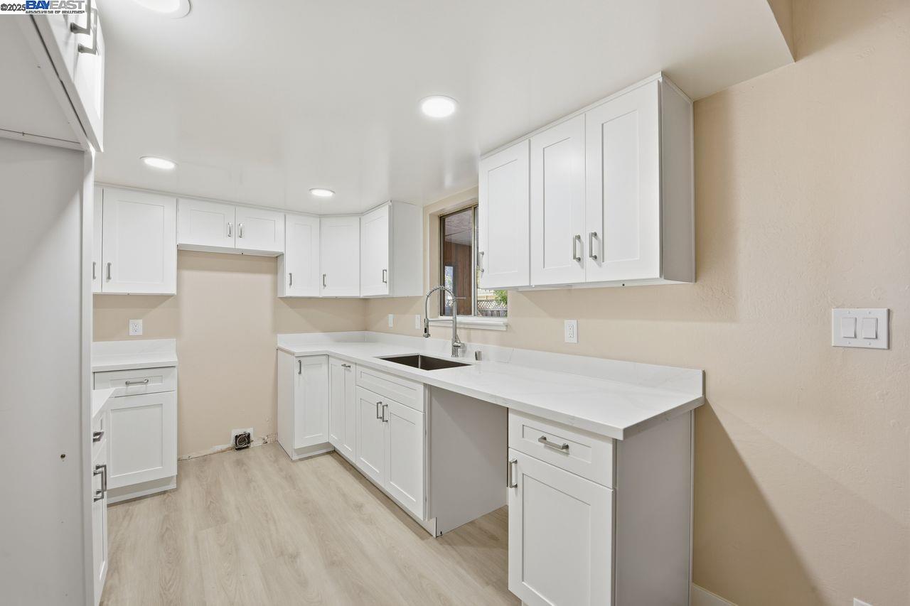 Detail Gallery Image 8 of 26 For 14544 Tiburon Rd, San Leandro,  CA 94577 - 5 Beds | 2 Baths
