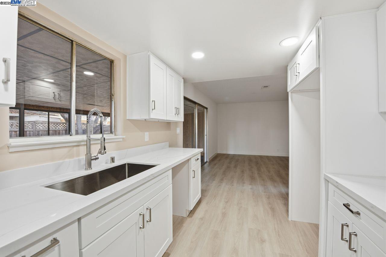 Detail Gallery Image 10 of 26 For 14544 Tiburon Rd, San Leandro,  CA 94577 - 5 Beds | 2 Baths