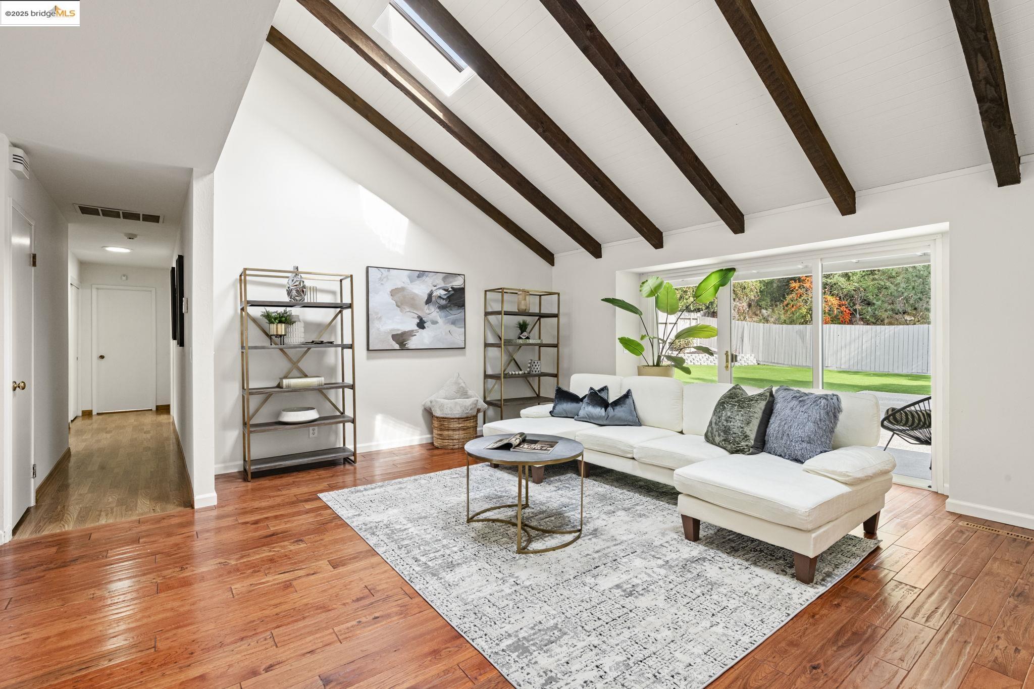 Detail Gallery Image 17 of 40 For 8170 Surrey Ln, Oakland,  CA 94605 - 4 Beds | 2/1 Baths