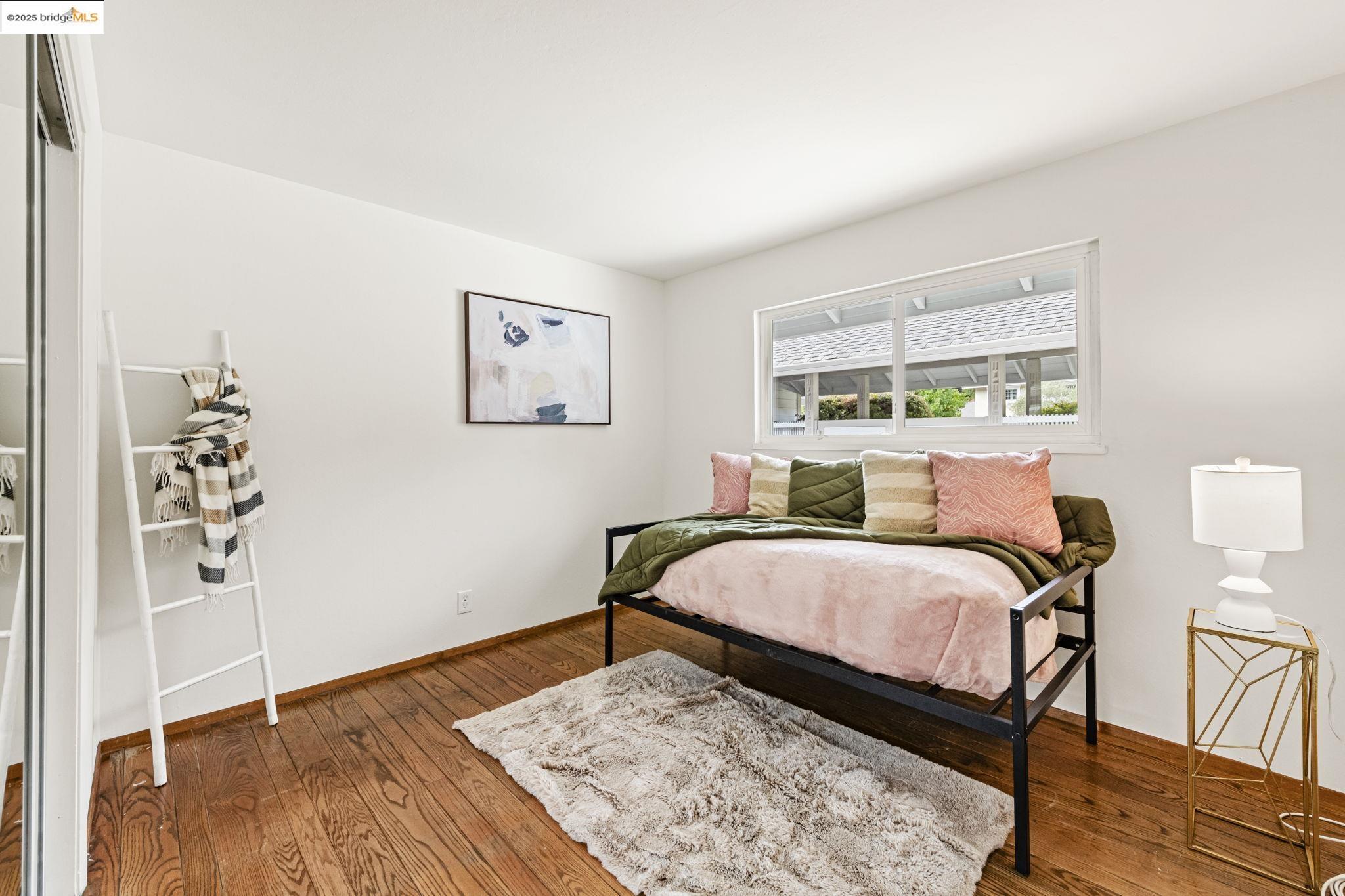 Detail Gallery Image 27 of 40 For 8170 Surrey Ln, Oakland,  CA 94605 - 4 Beds | 2/1 Baths