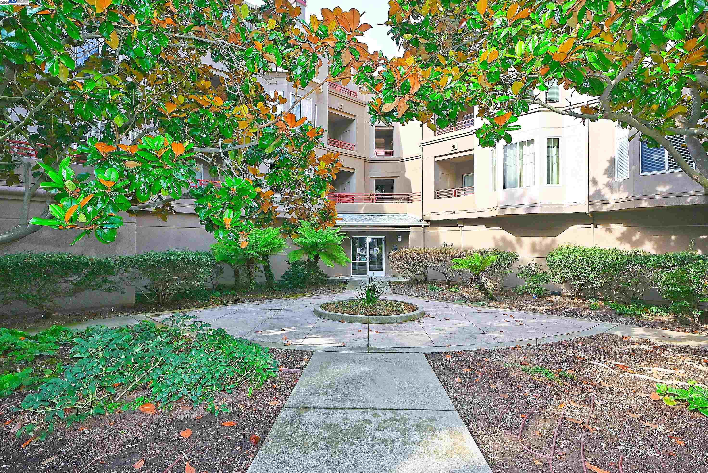 Detail Gallery Image 31 of 31 For 280 Caldecott Ln #221,  Oakland,  CA 94618 - 1 Beds | 1 Baths