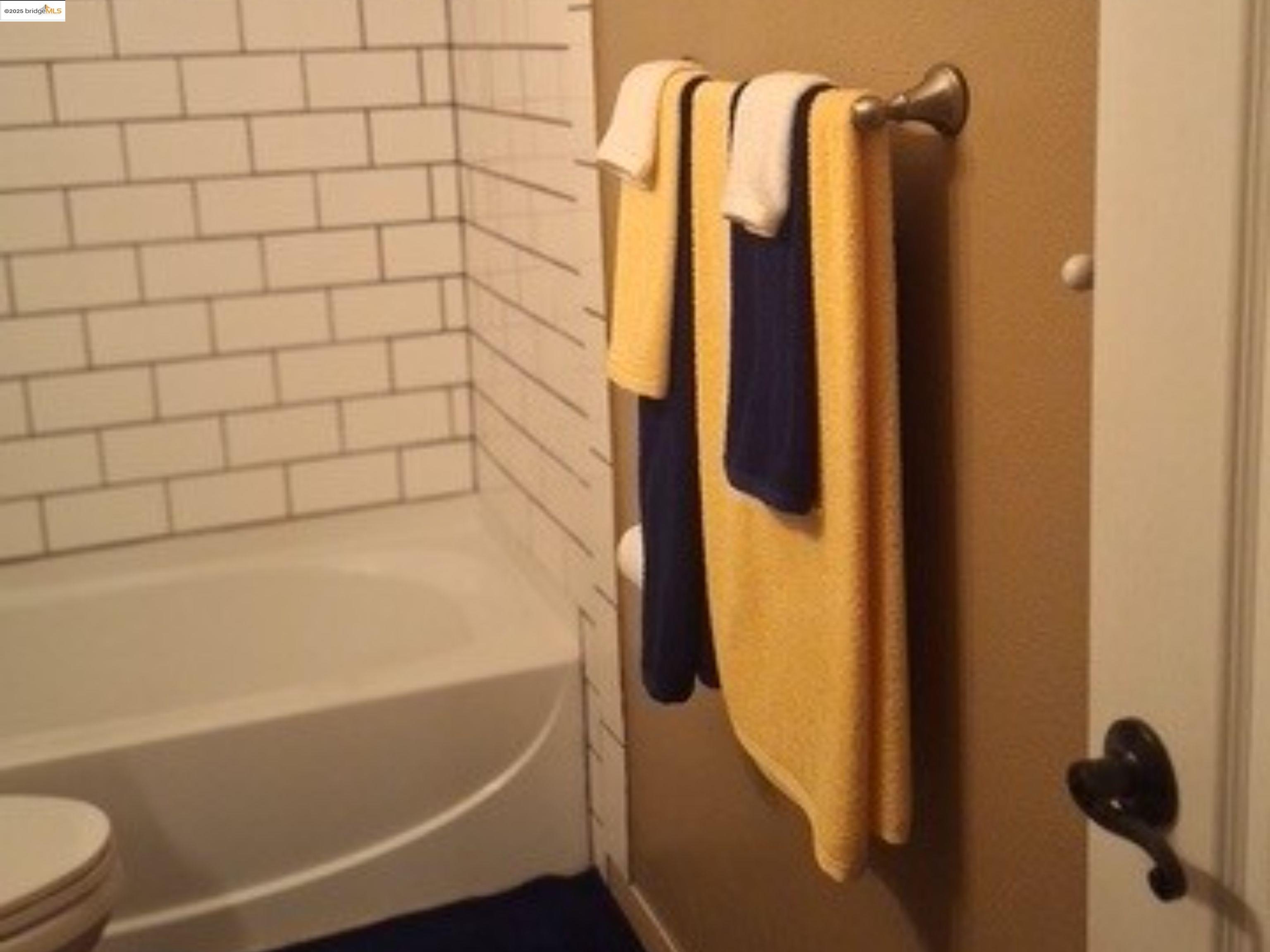 Detail Gallery Image 9 of 15 For 912 Crater Ave, Modesto,  CA 95351 - 4 Beds | 2/1 Baths