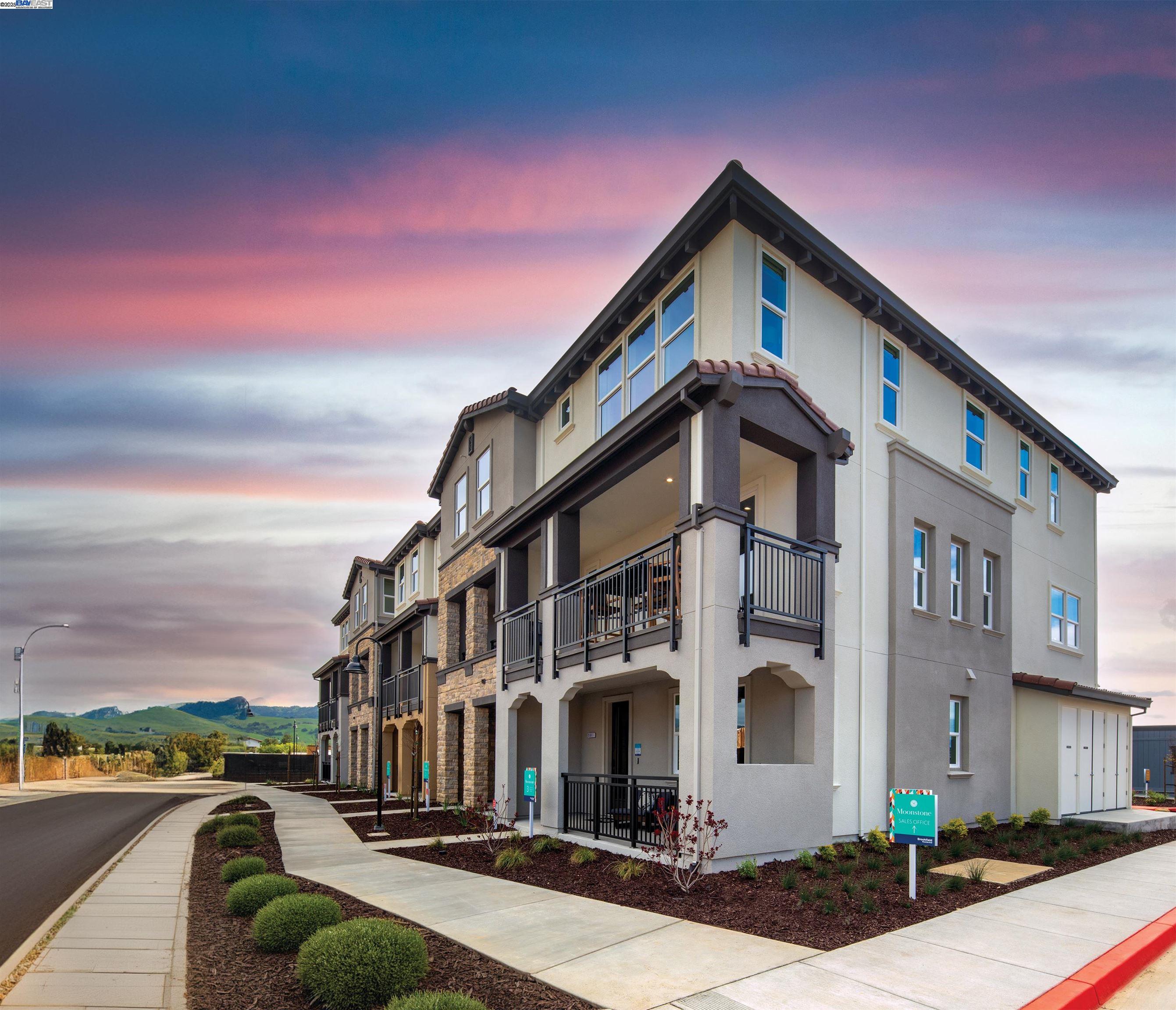 Detail Gallery Image 3 of 17 For 921 More Lane #1401,  Morgan Hill,  CA 95037 - 4 Beds | 3/1 Baths