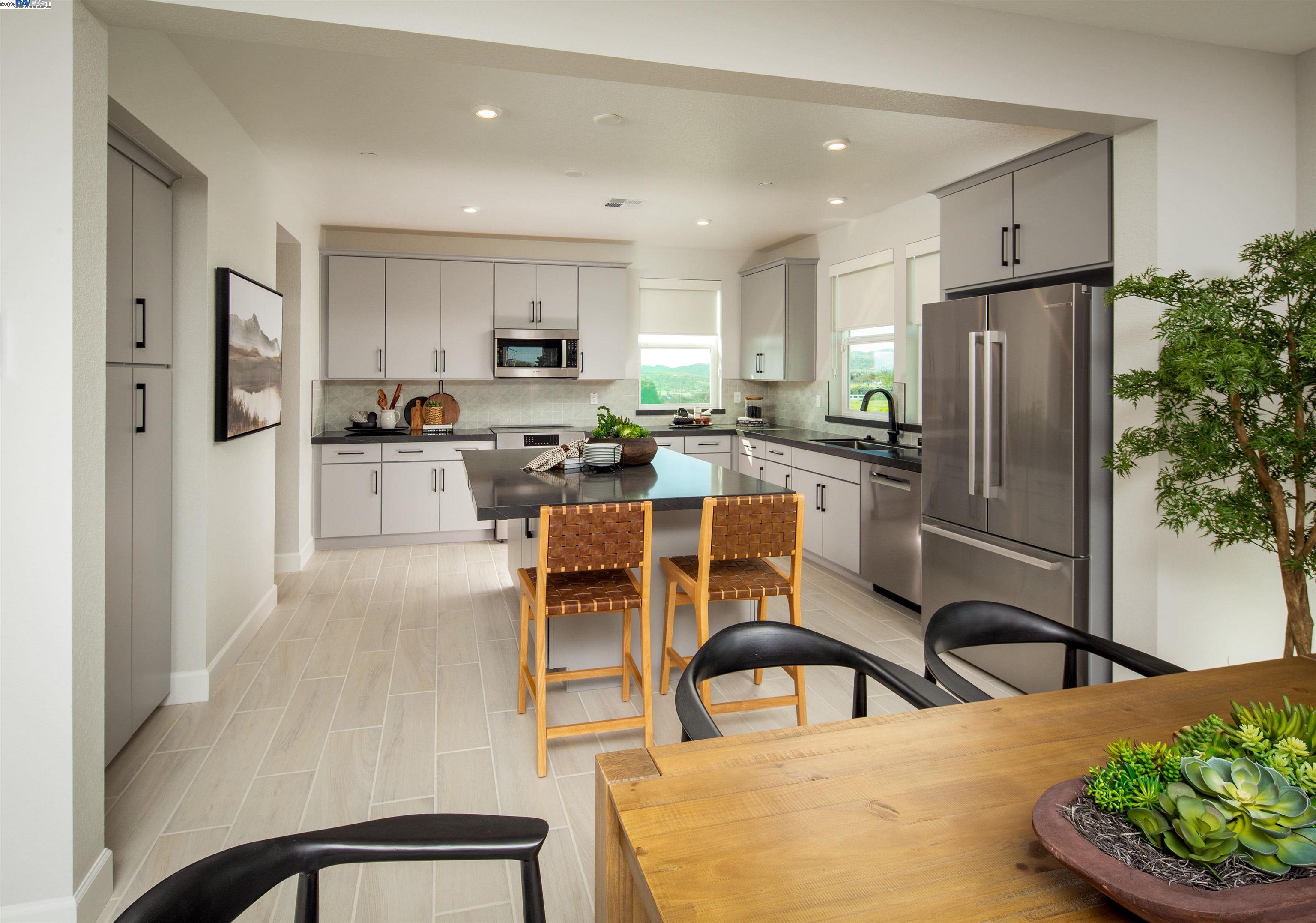 Detail Gallery Image 7 of 17 For 921 More Lane #1401,  Morgan Hill,  CA 95037 - 4 Beds | 3/1 Baths