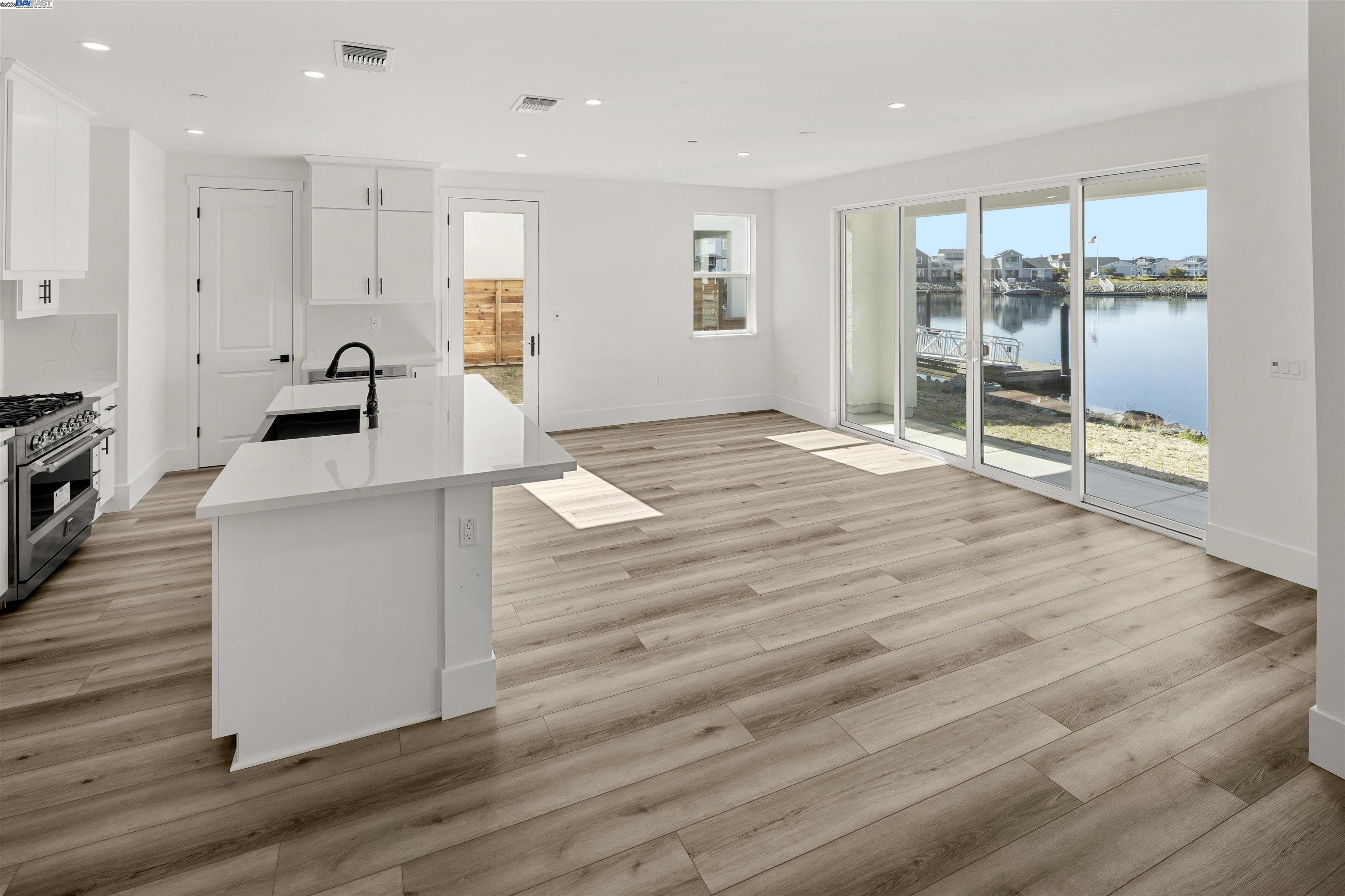 Detail Gallery Image 9 of 33 For 16 Grey Whale Place, Bethel Island,  CA 94511 - 3 Beds | 3 Baths