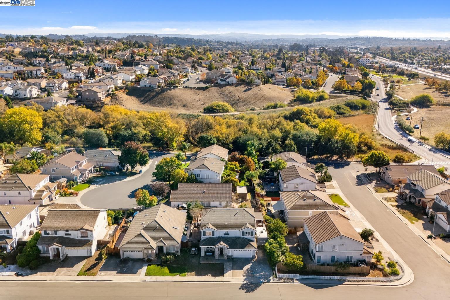 Detail Gallery Image 2 of 21 For 127 Entrada Cir, American Canyon,  CA 94503 - 5 Beds | 3 Baths