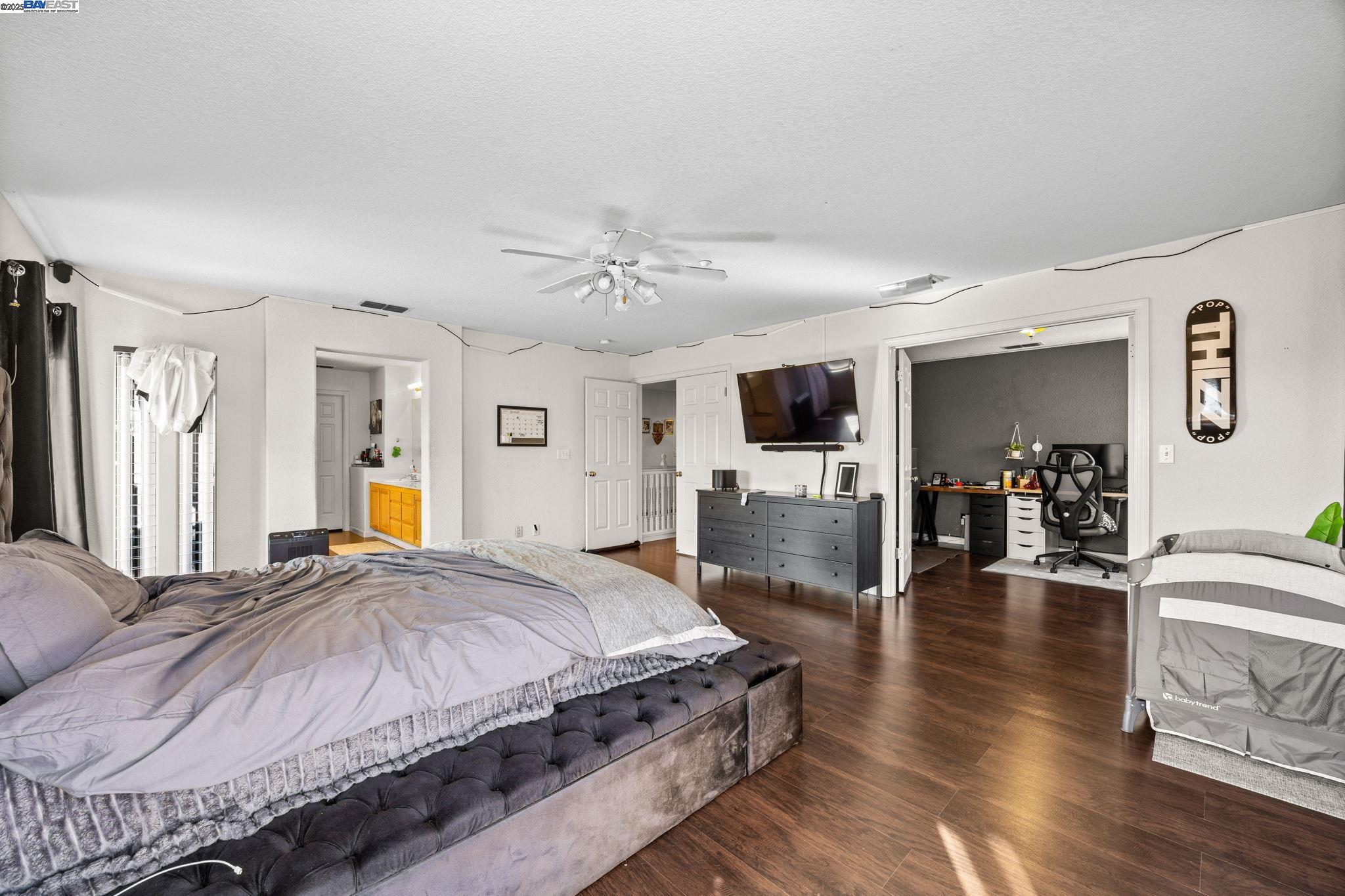 Detail Gallery Image 11 of 21 For 127 Entrada Cir, American Canyon,  CA 94503 - 5 Beds | 3 Baths