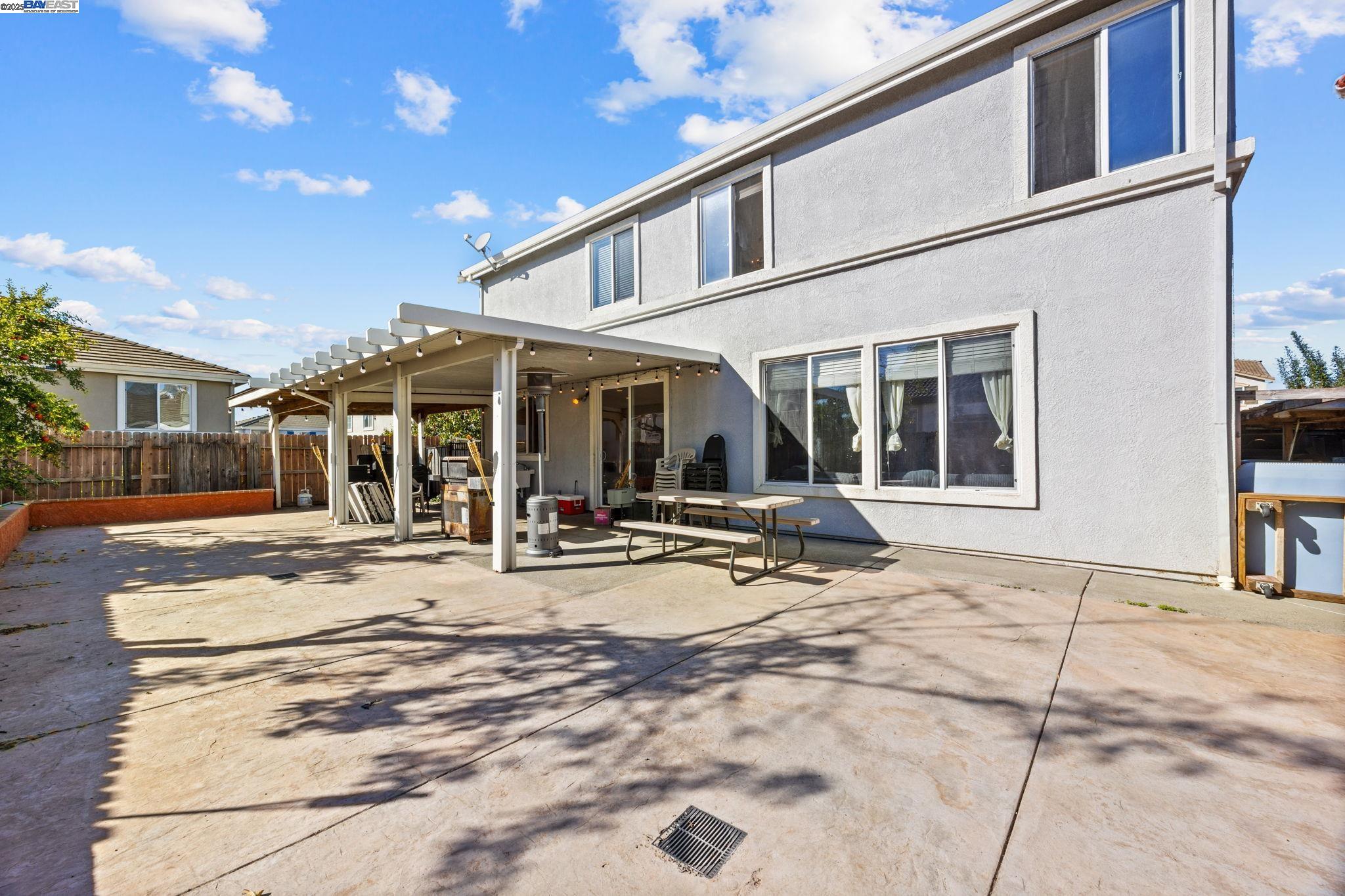 Detail Gallery Image 12 of 21 For 127 Entrada Cir, American Canyon,  CA 94503 - 5 Beds | 3 Baths