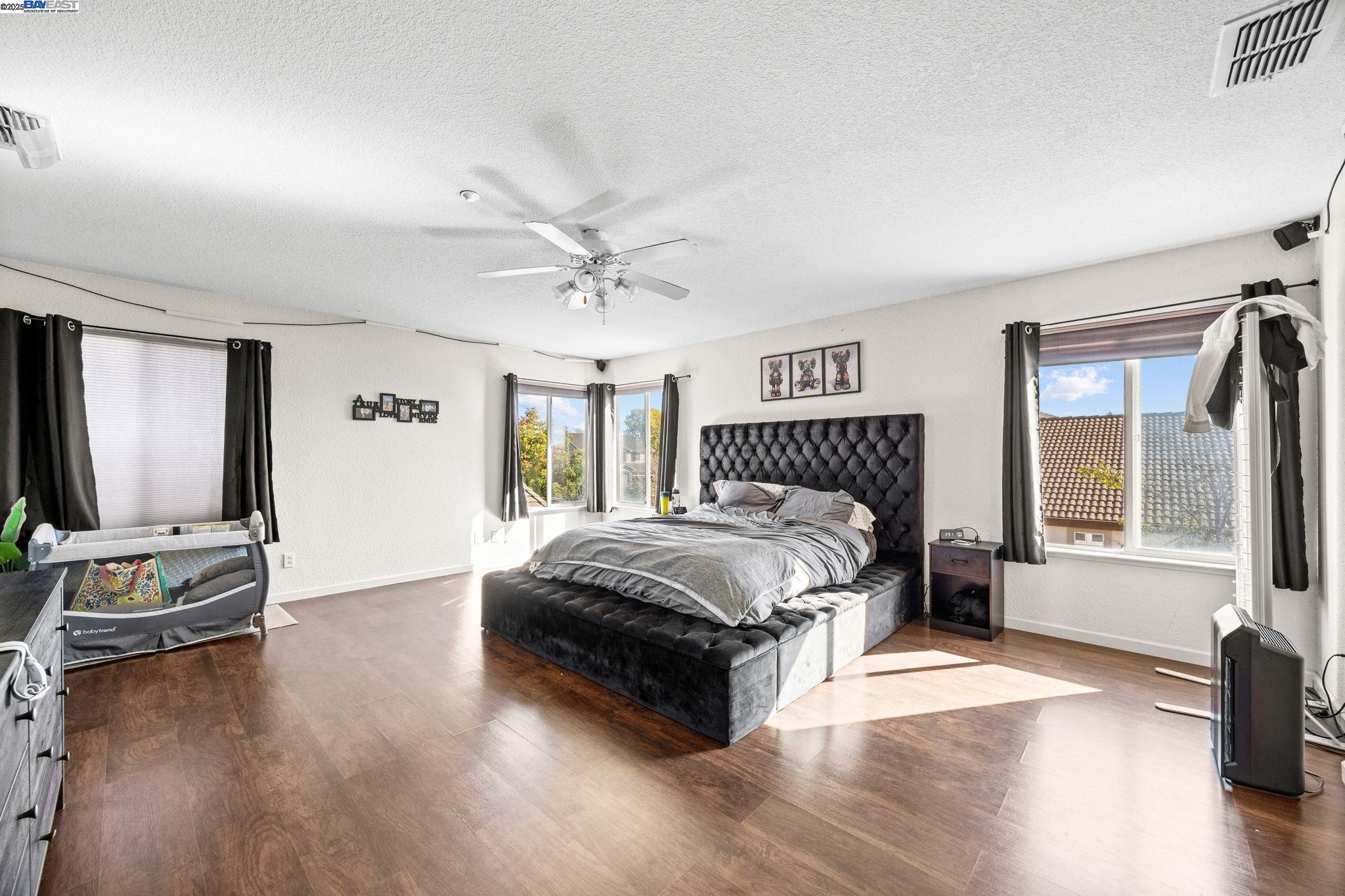 Detail Gallery Image 10 of 21 For 127 Entrada Cir, American Canyon,  CA 94503 - 5 Beds | 3 Baths