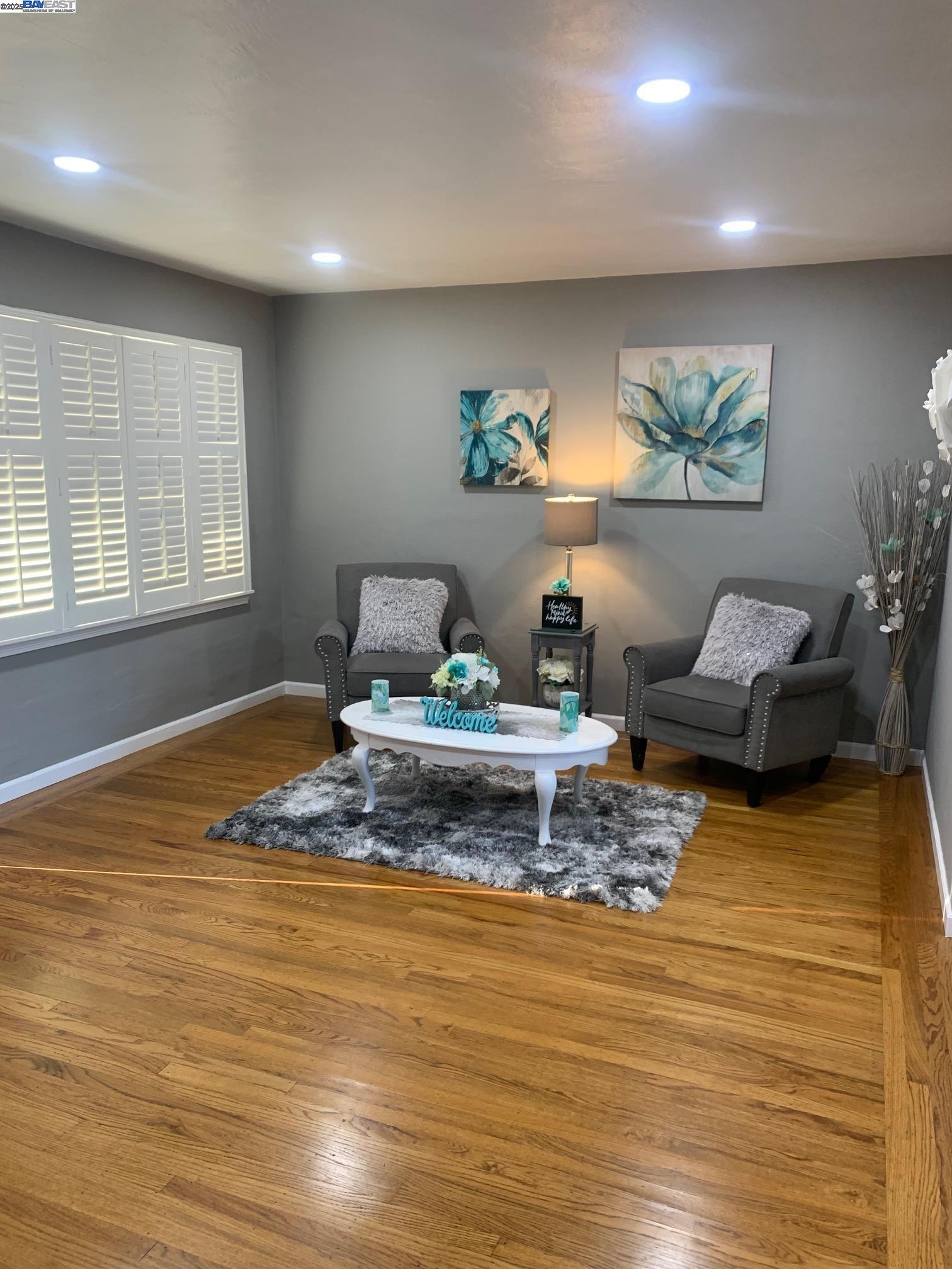 Detail Gallery Image 2 of 25 For 808 Martin Blvd, San Leandro,  CA 94577 - 2 Beds | 1 Baths