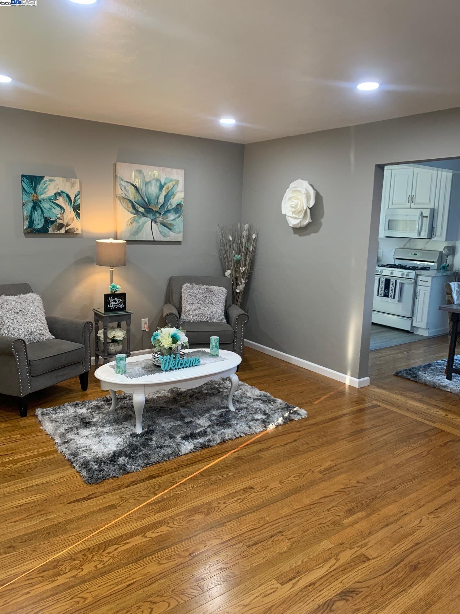 Detail Gallery Image 3 of 25 For 808 Martin Blvd, San Leandro,  CA 94577 - 2 Beds | 1 Baths