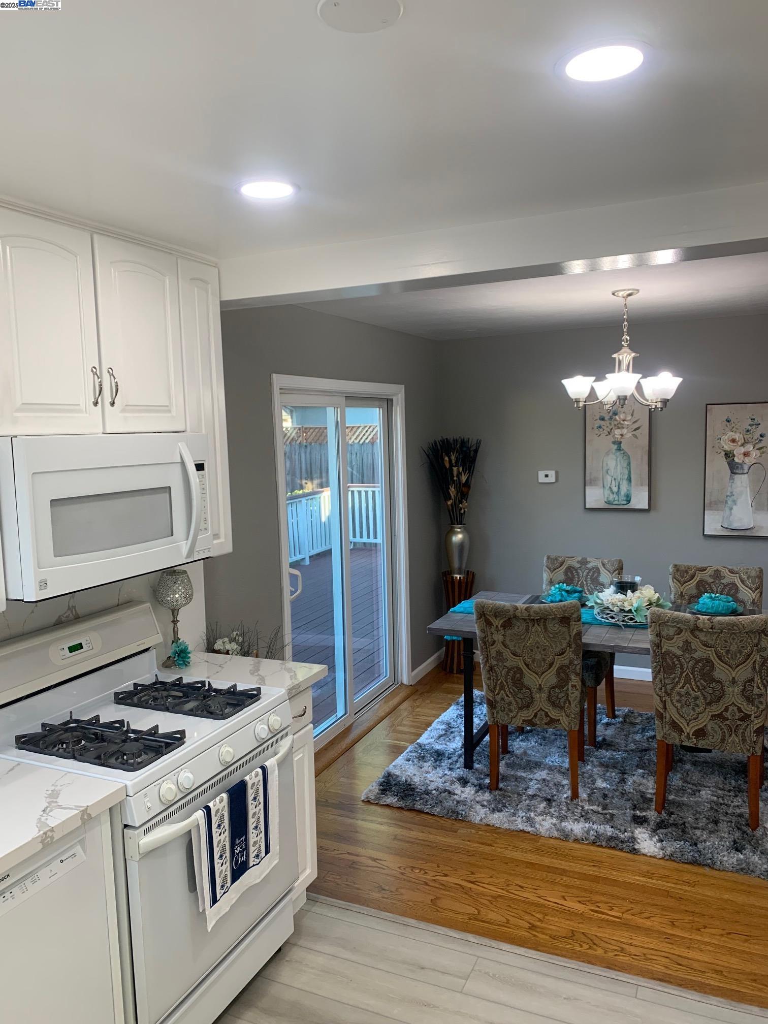 Detail Gallery Image 7 of 25 For 808 Martin Blvd, San Leandro,  CA 94577 - 2 Beds | 1 Baths