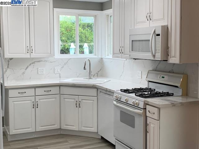 Detail Gallery Image 8 of 25 For 808 Martin Blvd, San Leandro,  CA 94577 - 2 Beds | 1 Baths