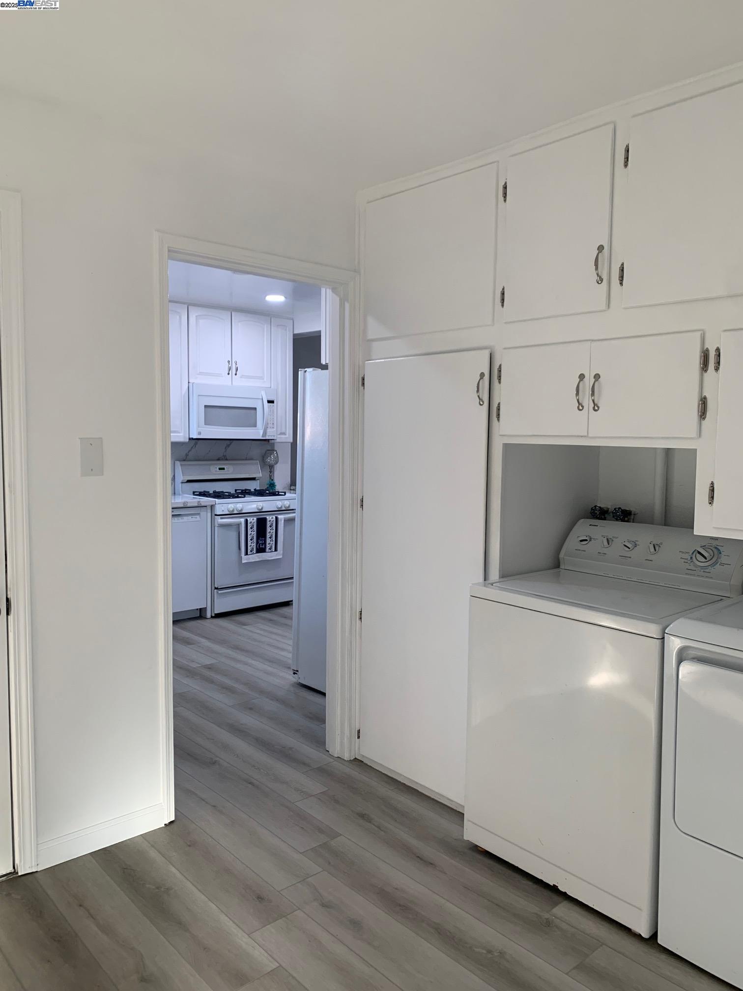 Detail Gallery Image 10 of 25 For 808 Martin Blvd, San Leandro,  CA 94577 - 2 Beds | 1 Baths