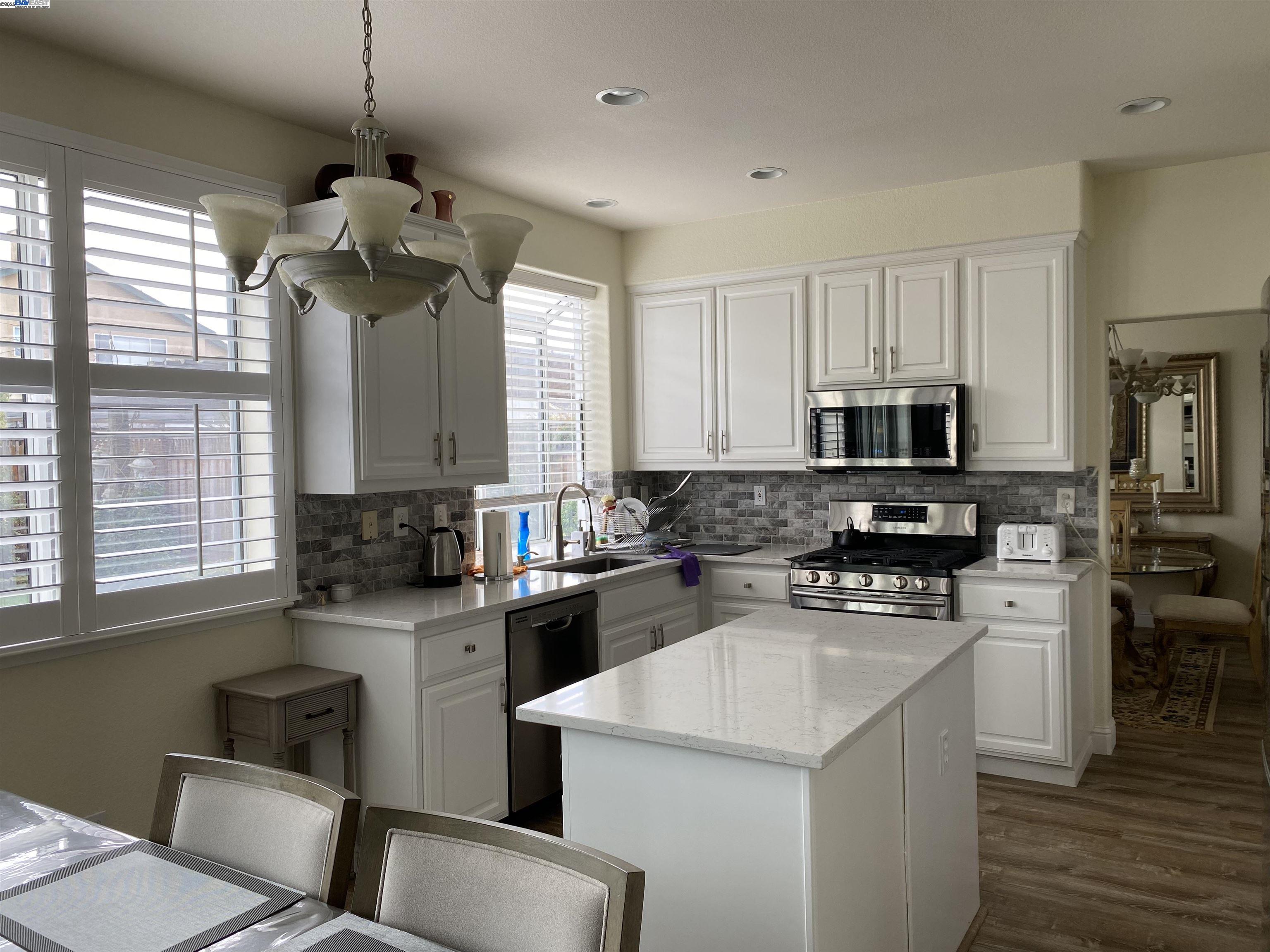 Detail Gallery Image 11 of 42 For 2632 Wild Bill Way, Santa Rosa,  CA 95407 - 4 Beds | 3 Baths