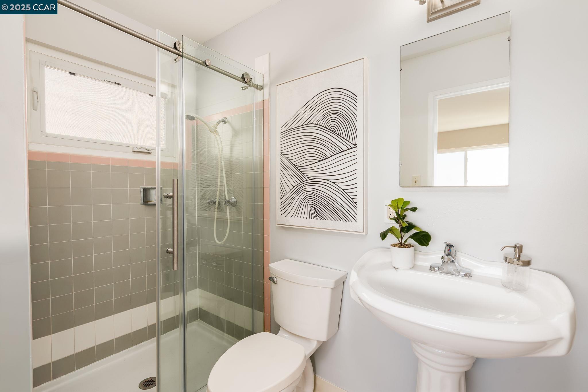 Detail Gallery Image 21 of 60 For 353 Crestmont Dr, Oakland,  CA 94619 - 4 Beds | 3 Baths