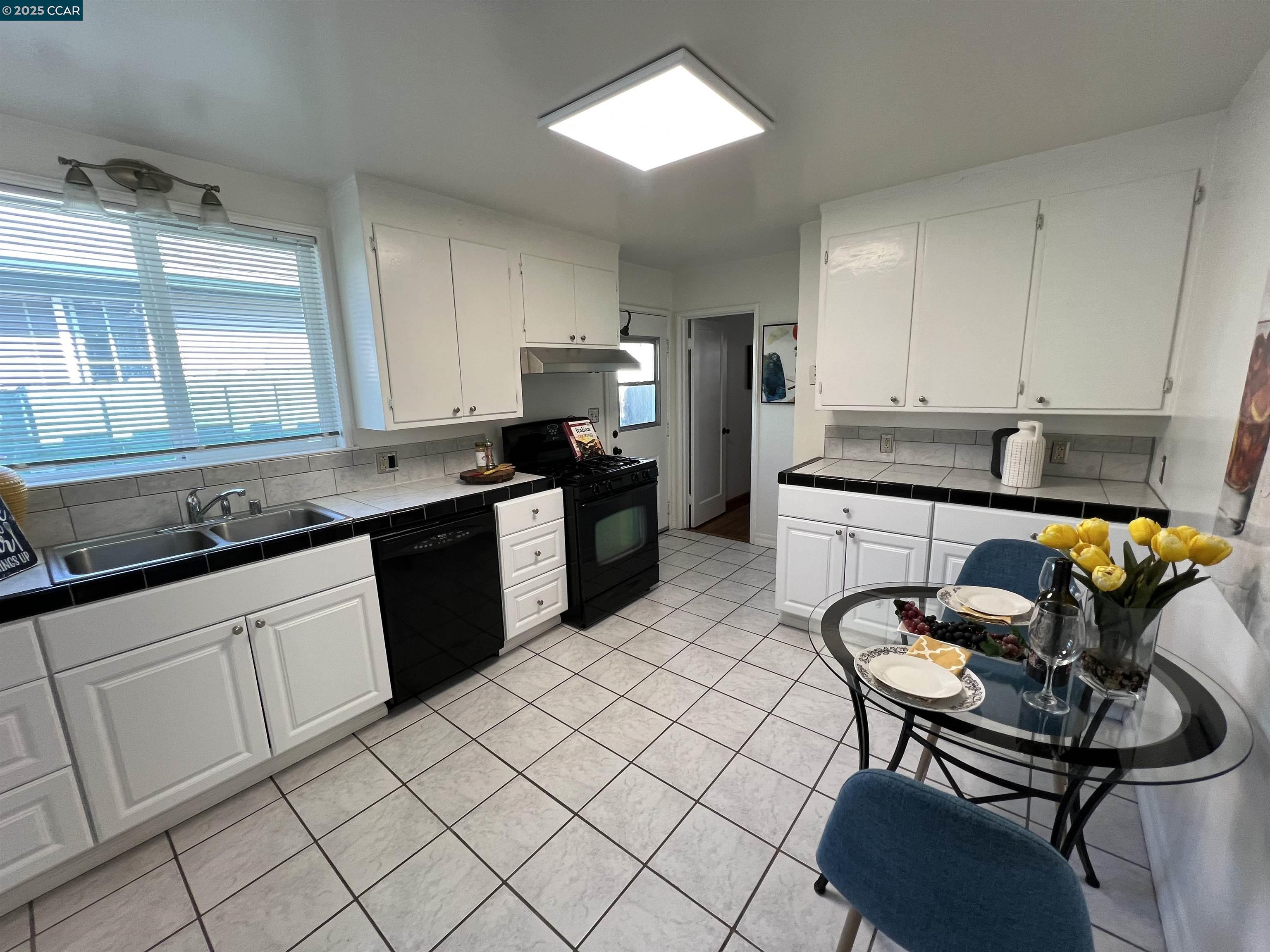 Detail Gallery Image 5 of 23 For 1607 Elm St, El Cerrito,  CA 94530 - 3 Beds | 1 Baths