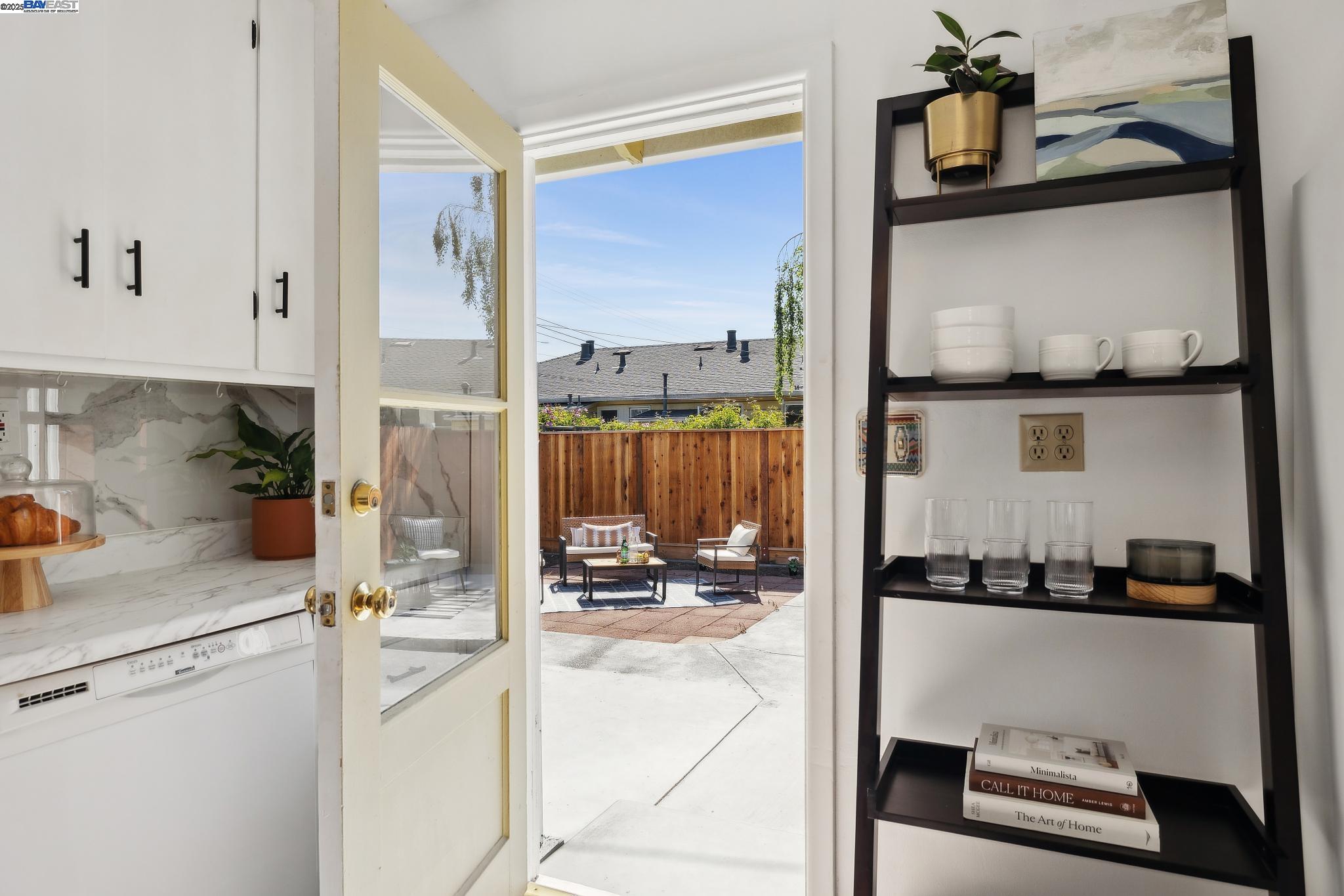 Detail Gallery Image 22 of 28 For 108 Cypress St #D,  Alameda,  CA 94501 - 2 Beds | 1 Baths