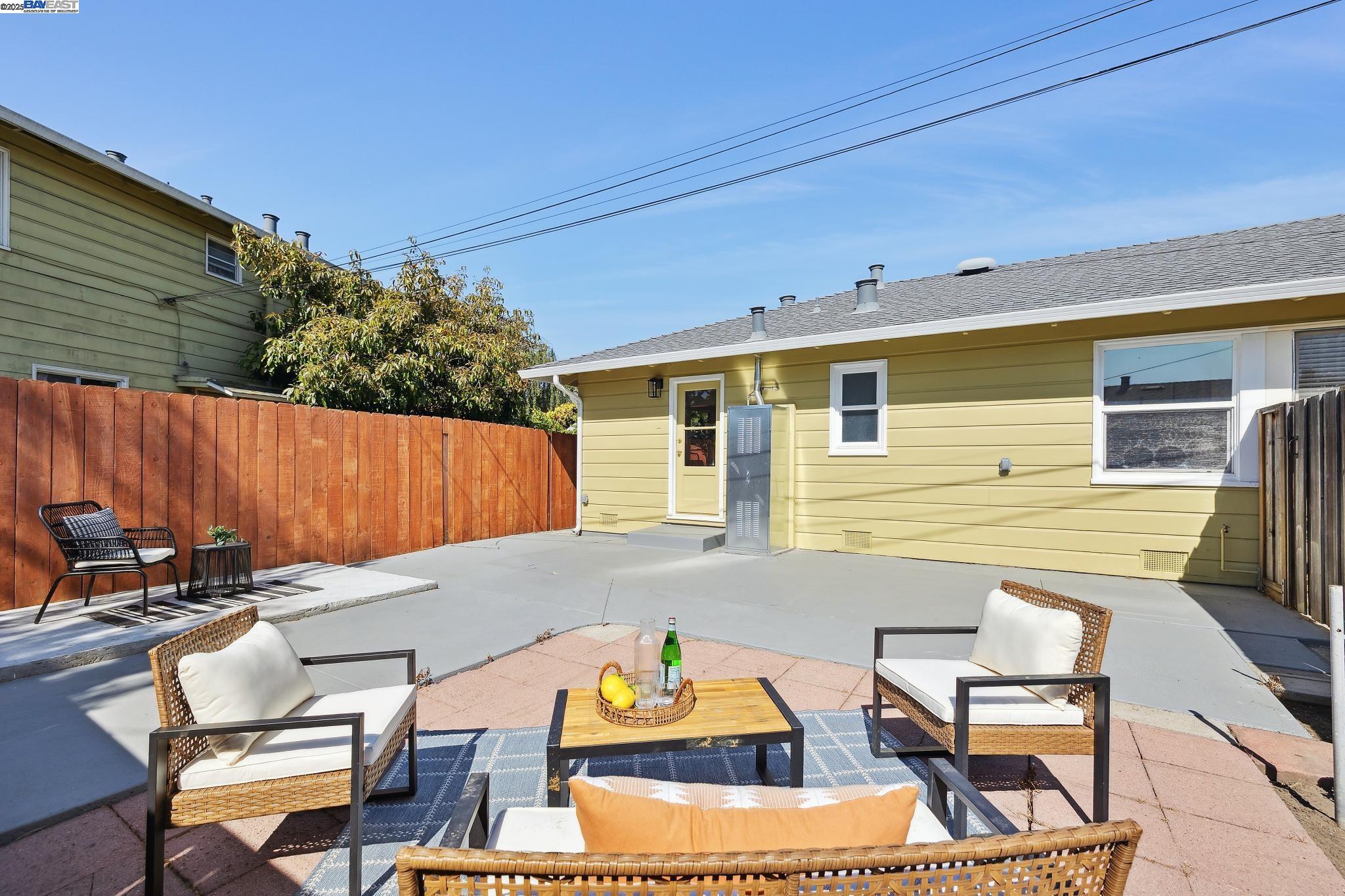 Detail Gallery Image 27 of 28 For 108 Cypress St #D,  Alameda,  CA 94501 - 2 Beds | 1 Baths