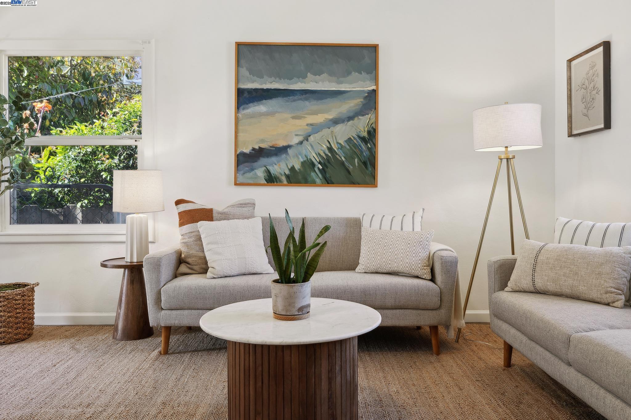 Detail Gallery Image 5 of 27 For 108 Cypress St #D,  Alameda,  CA 94501 - 2 Beds | 1 Baths