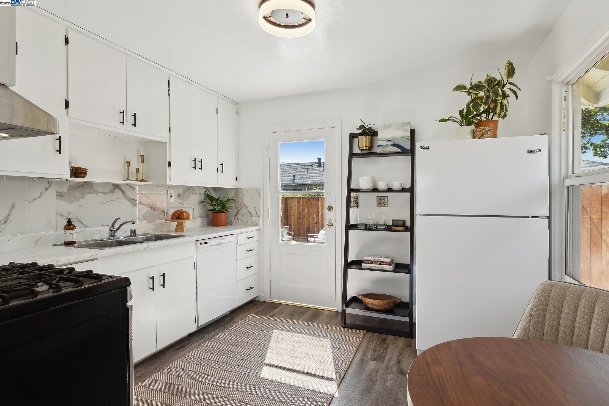 Detail Gallery Image 10 of 28 For 108 Cypress St #D,  Alameda,  CA 94501 - 2 Beds | 1 Baths