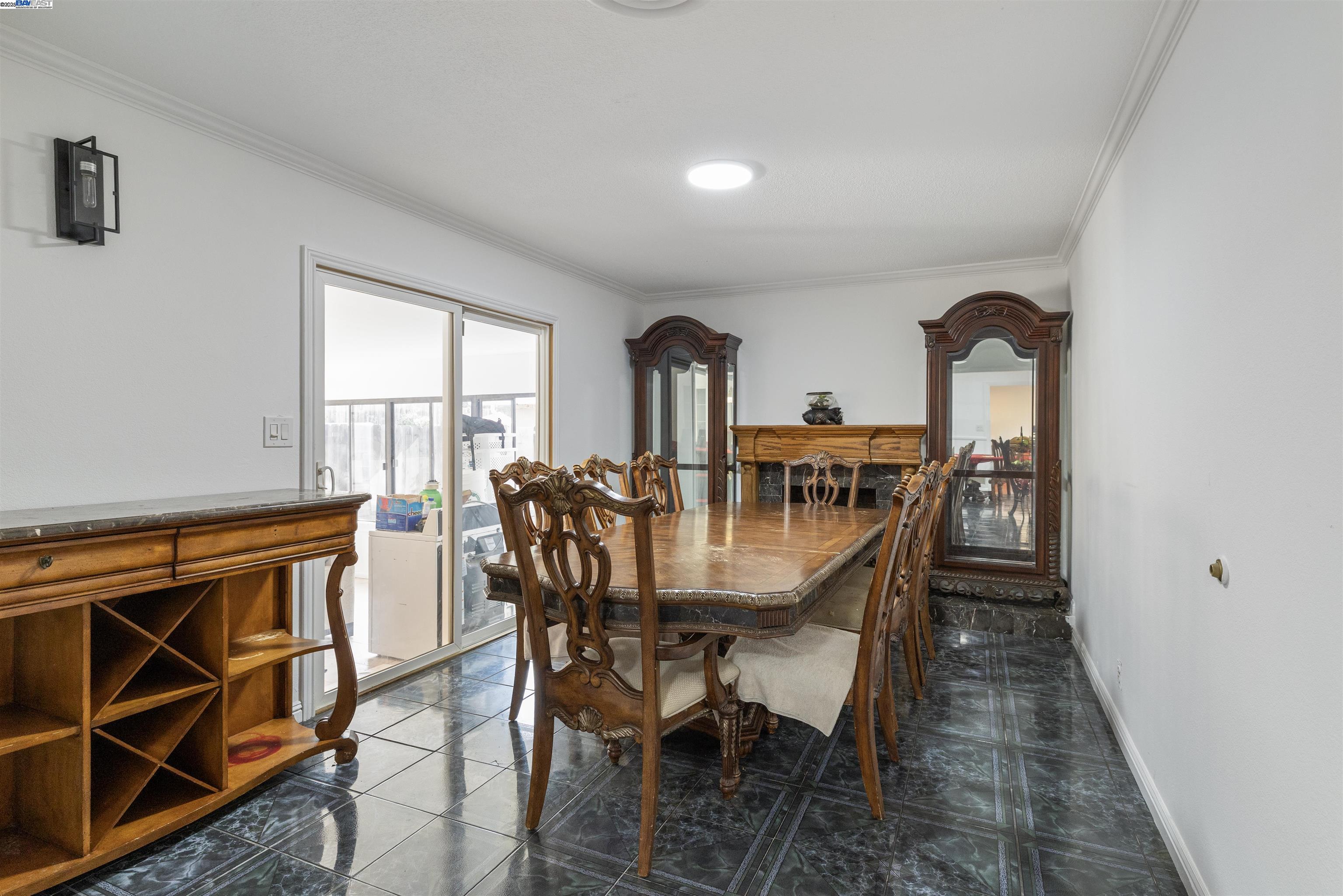 Detail Gallery Image 12 of 38 For 225 Royce Way, Pittsburg,  CA 94565 - 4 Beds | 2 Baths