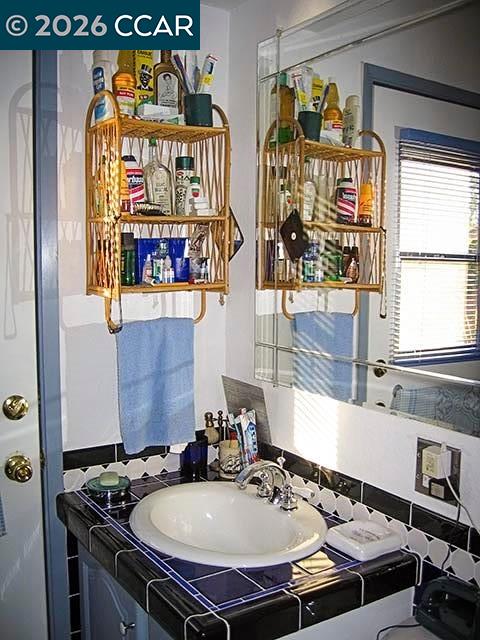 Detail Gallery Image 22 of 49 For 362 Summit Ct, Pinole,  CA 94564 - 3 Beds | 2 Baths