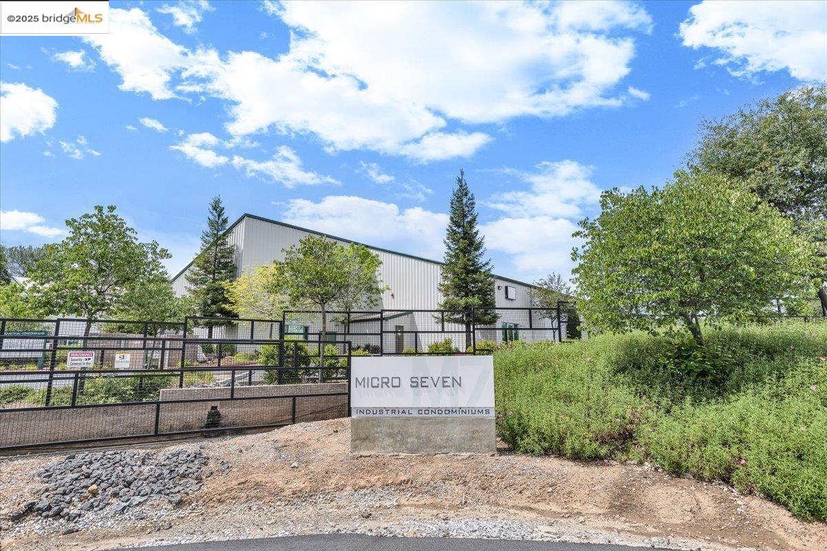 Front Image Thumbnail for EB41115932