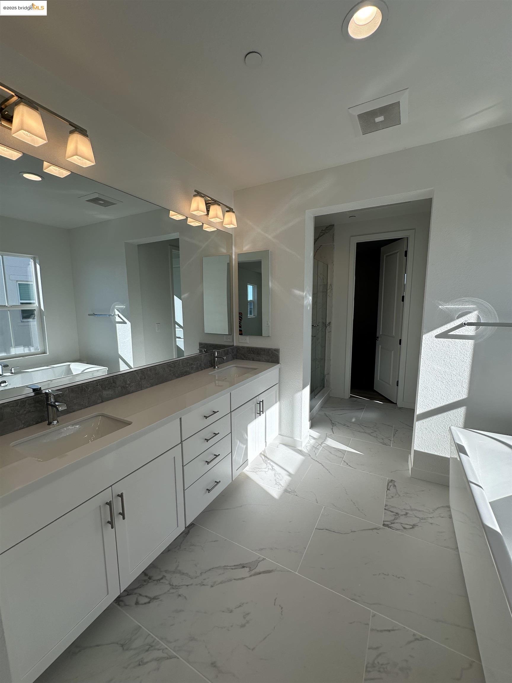 Detail Gallery Image 12 of 18 For 689 Point Place, Bethel Island,  CA 94511 - 4 Beds | 4/1 Baths