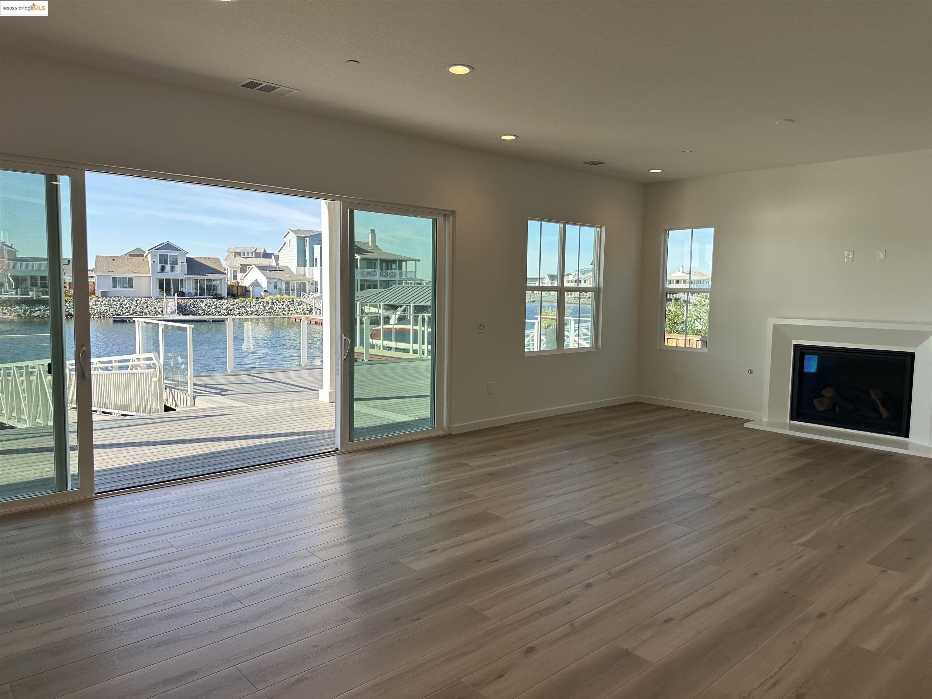 Detail Gallery Image 9 of 18 For 689 Point Place, Bethel Island,  CA 94511 - 4 Beds | 4/1 Baths