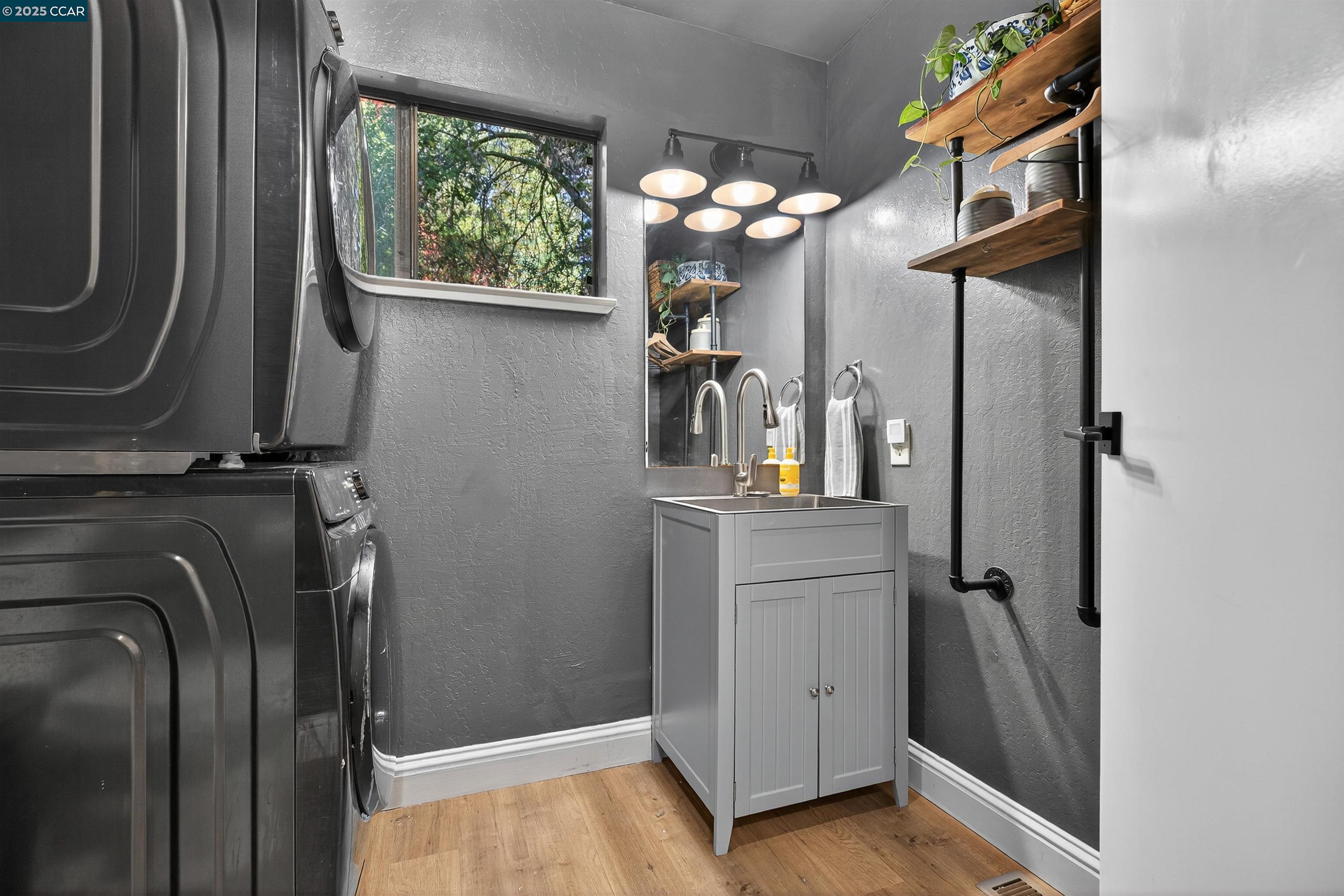 Detail Gallery Image 20 of 35 For 10 Chelton Ct, Orinda,  CA 94563 - 3 Beds | 2/1 Baths