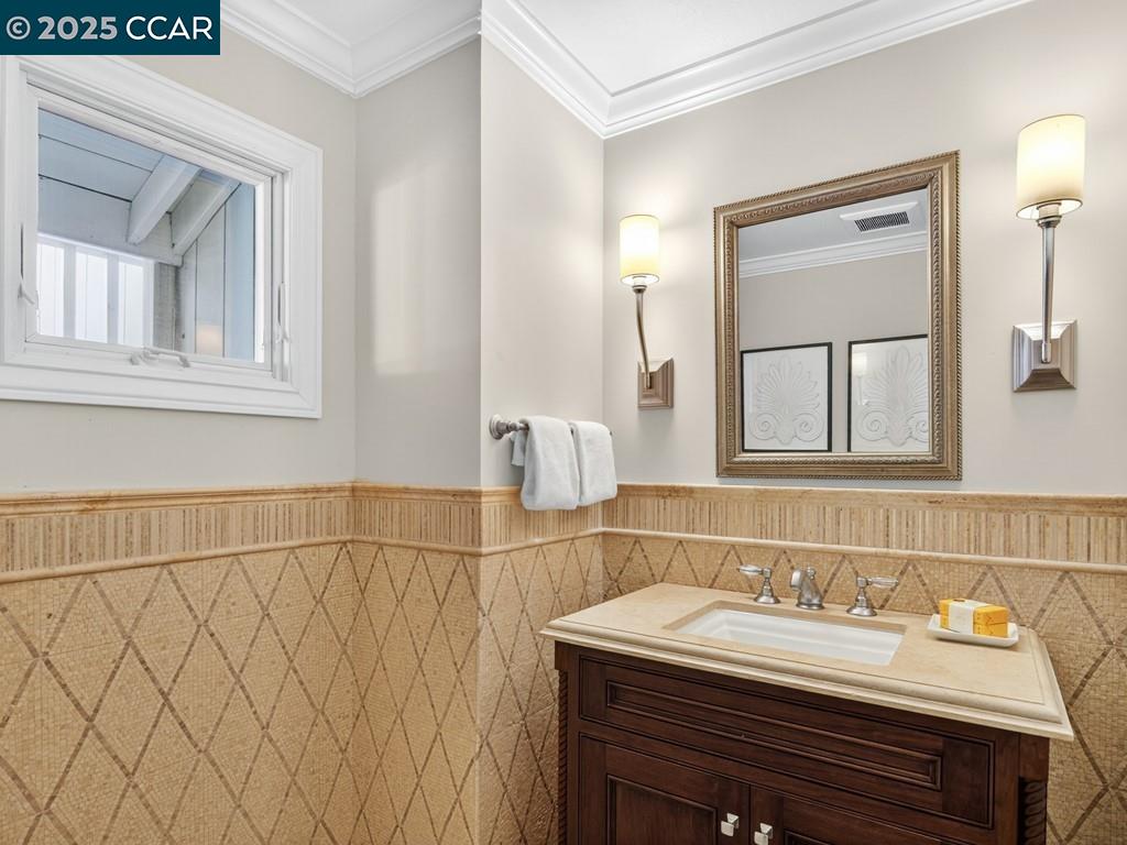 Detail Gallery Image 34 of 52 For 30 Presher Way, Lafayette,  CA 94549-3029 - 5 Beds | 2/1 Baths