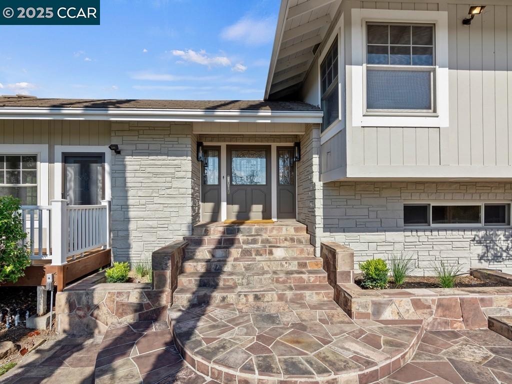 Detail Gallery Image 6 of 52 For 30 Presher Way, Lafayette,  CA 94549-3029 - 5 Beds | 2/1 Baths