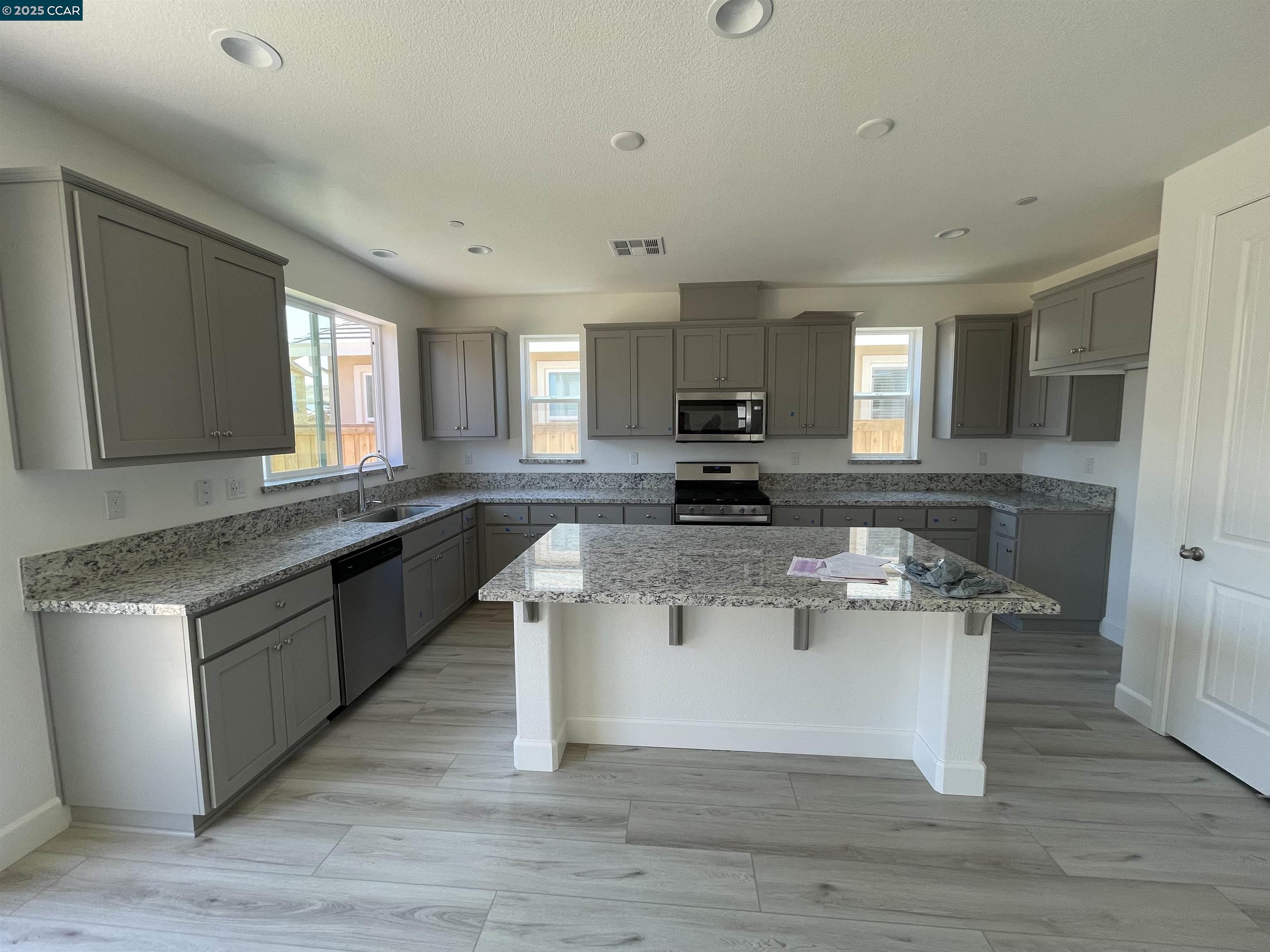 Detail Gallery Image 7 of 36 For 5279 Waterleaf Ln, Fairfield,  CA 94534 - 4 Beds | 2/1 Baths